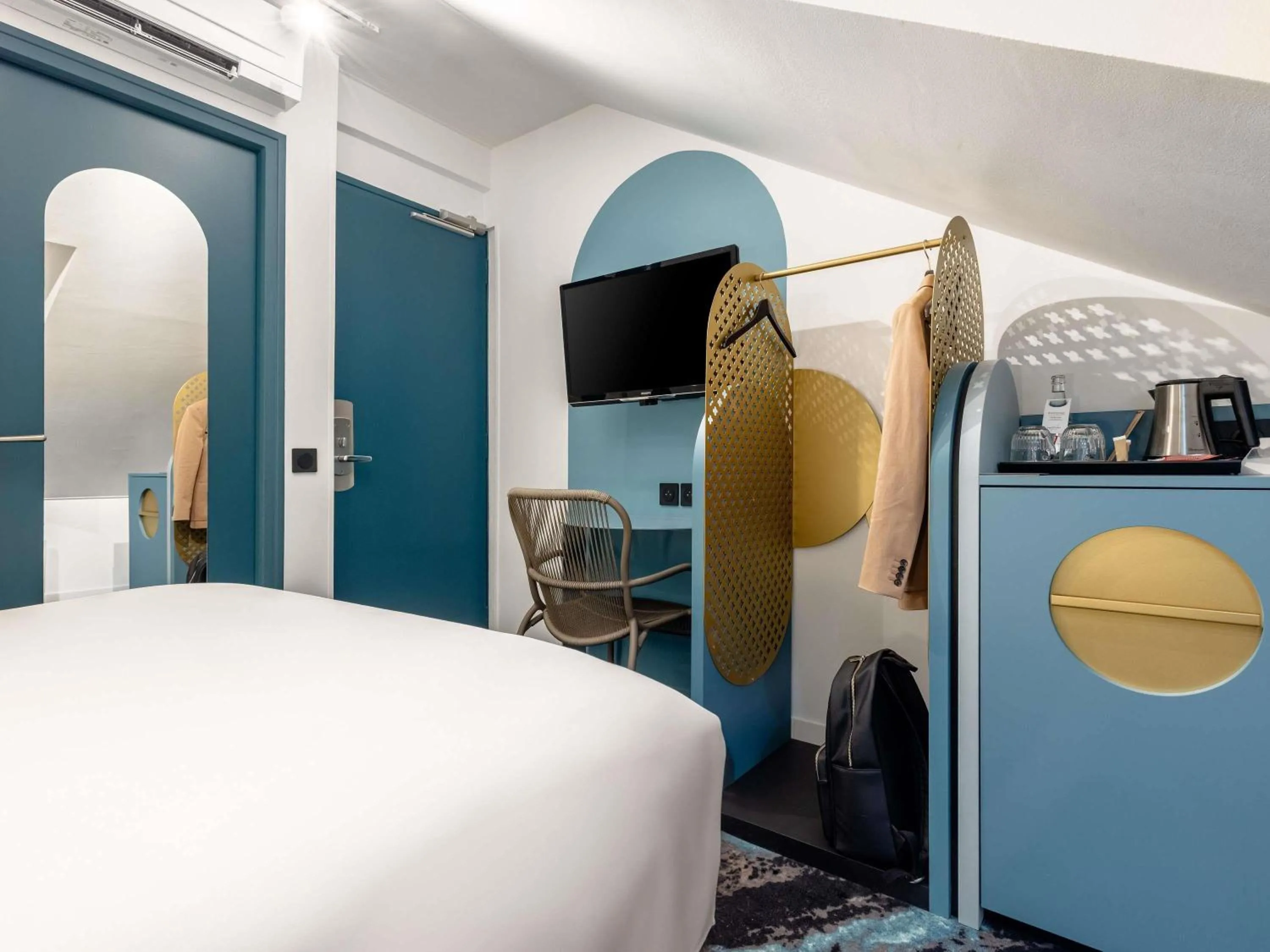 Bedroom, Bed in Mercure Annecy Centre