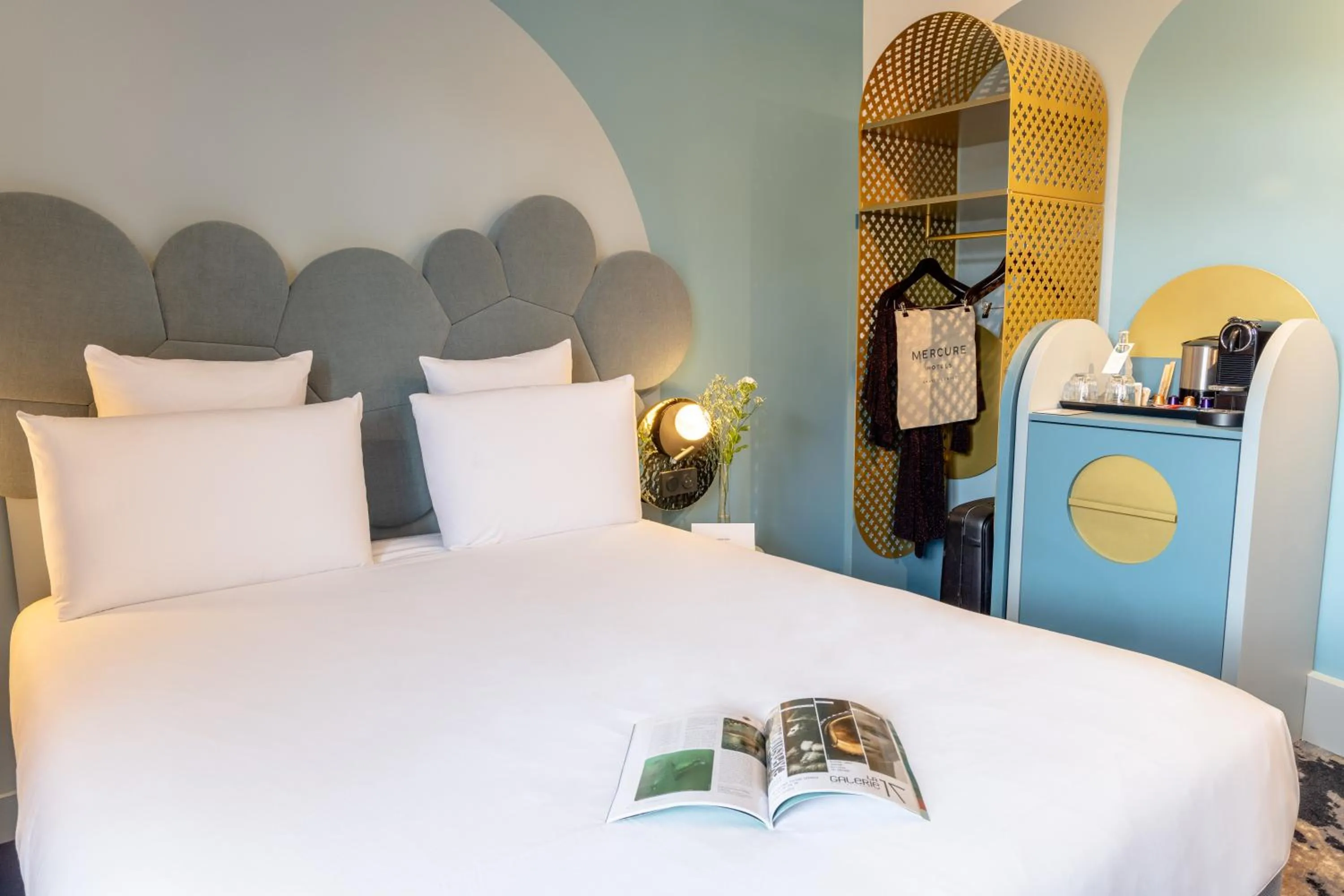 Bedroom, Bed in Mercure Annecy Centre