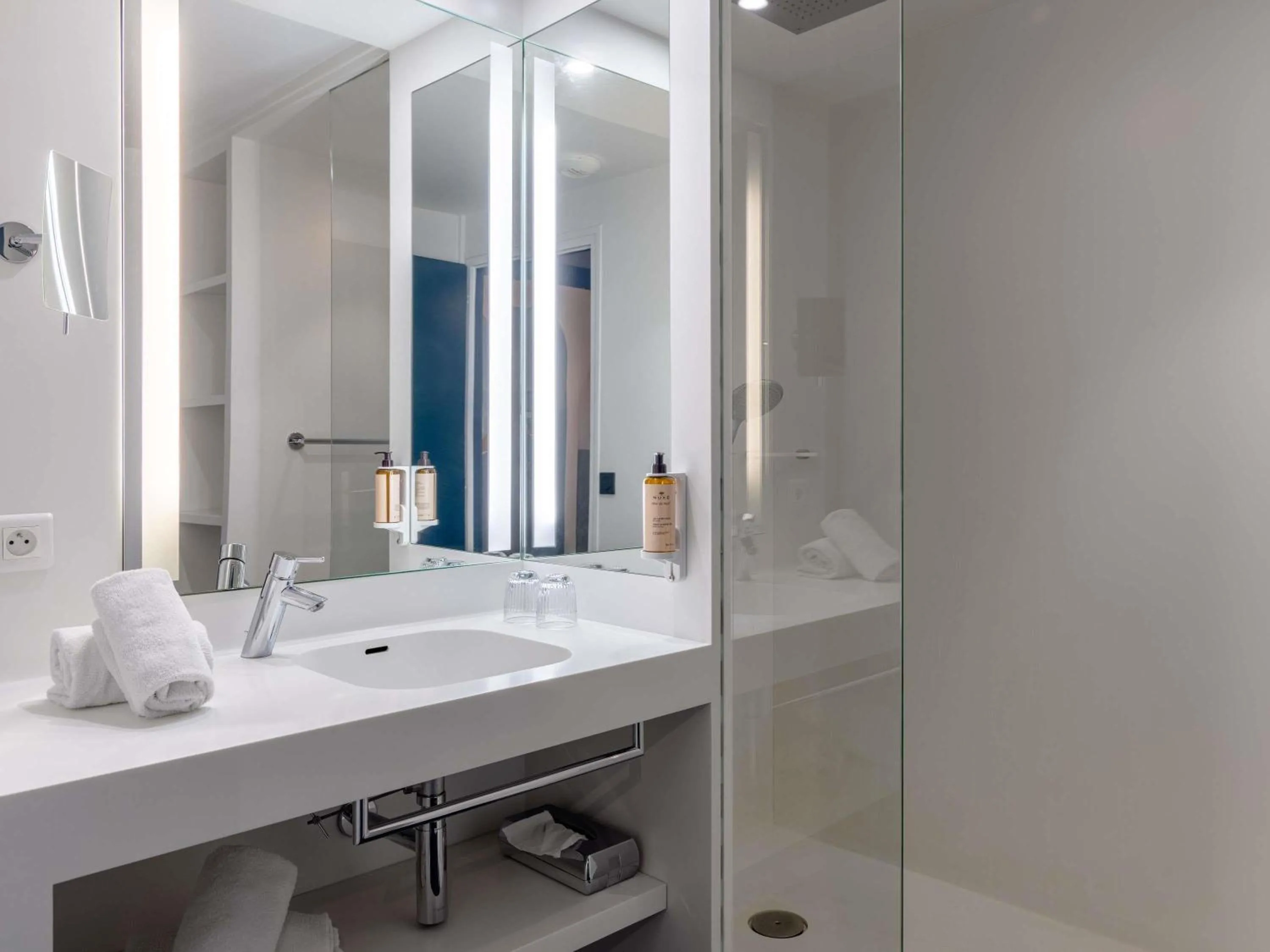 Bedroom in Mercure Annecy Centre