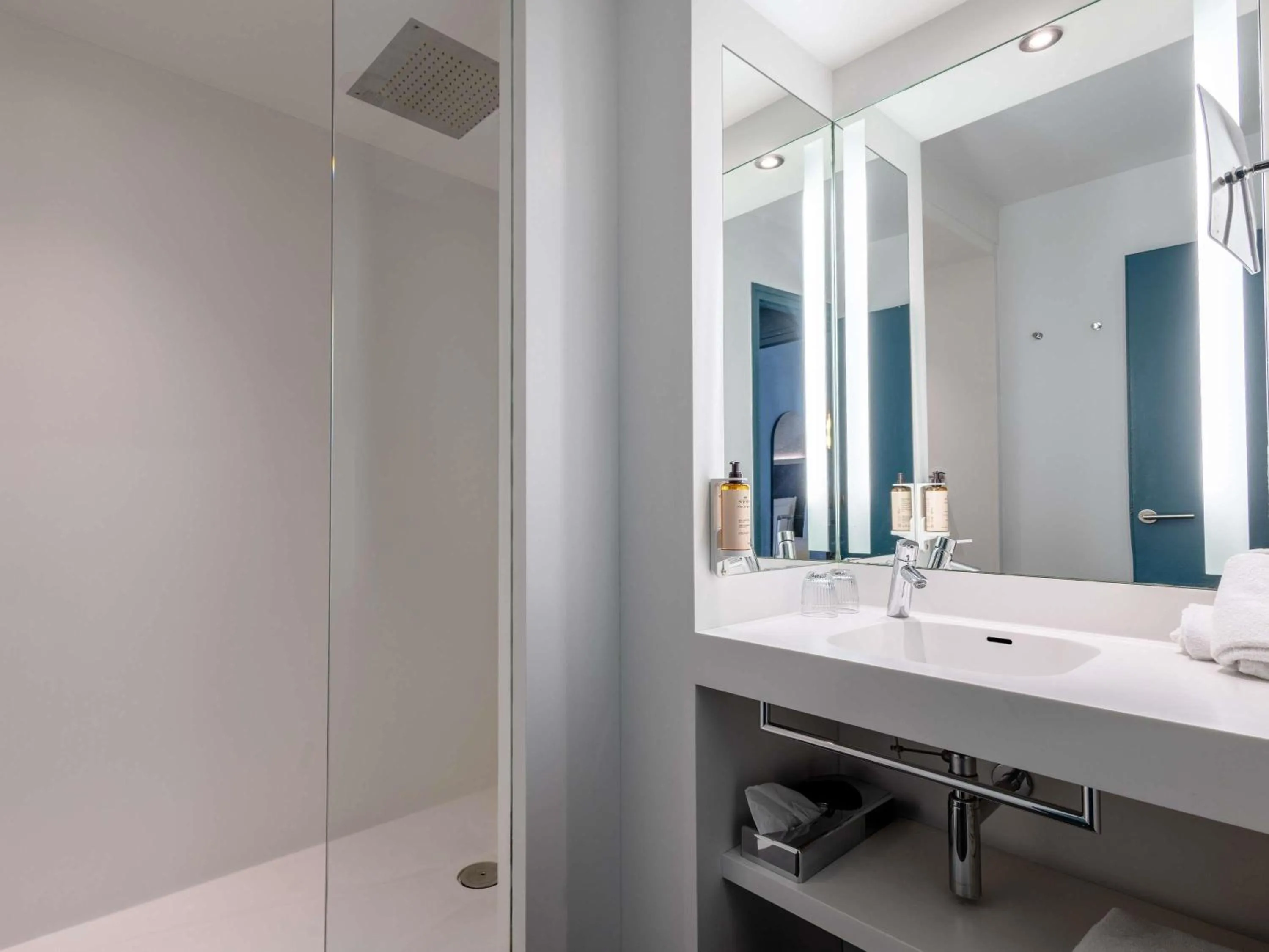 Bedroom in Mercure Annecy Centre