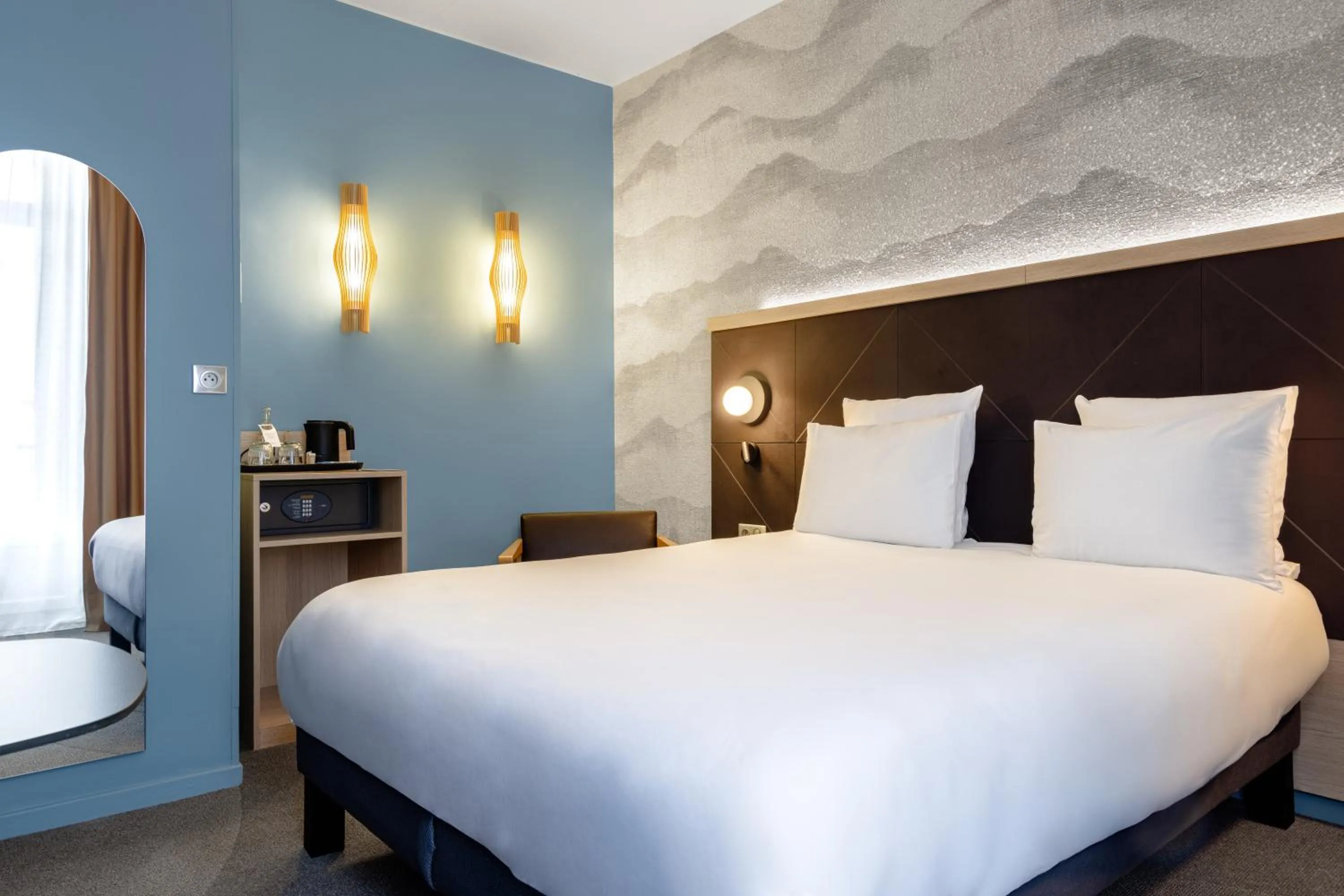 Bedroom, Bed in Mercure Annecy Centre