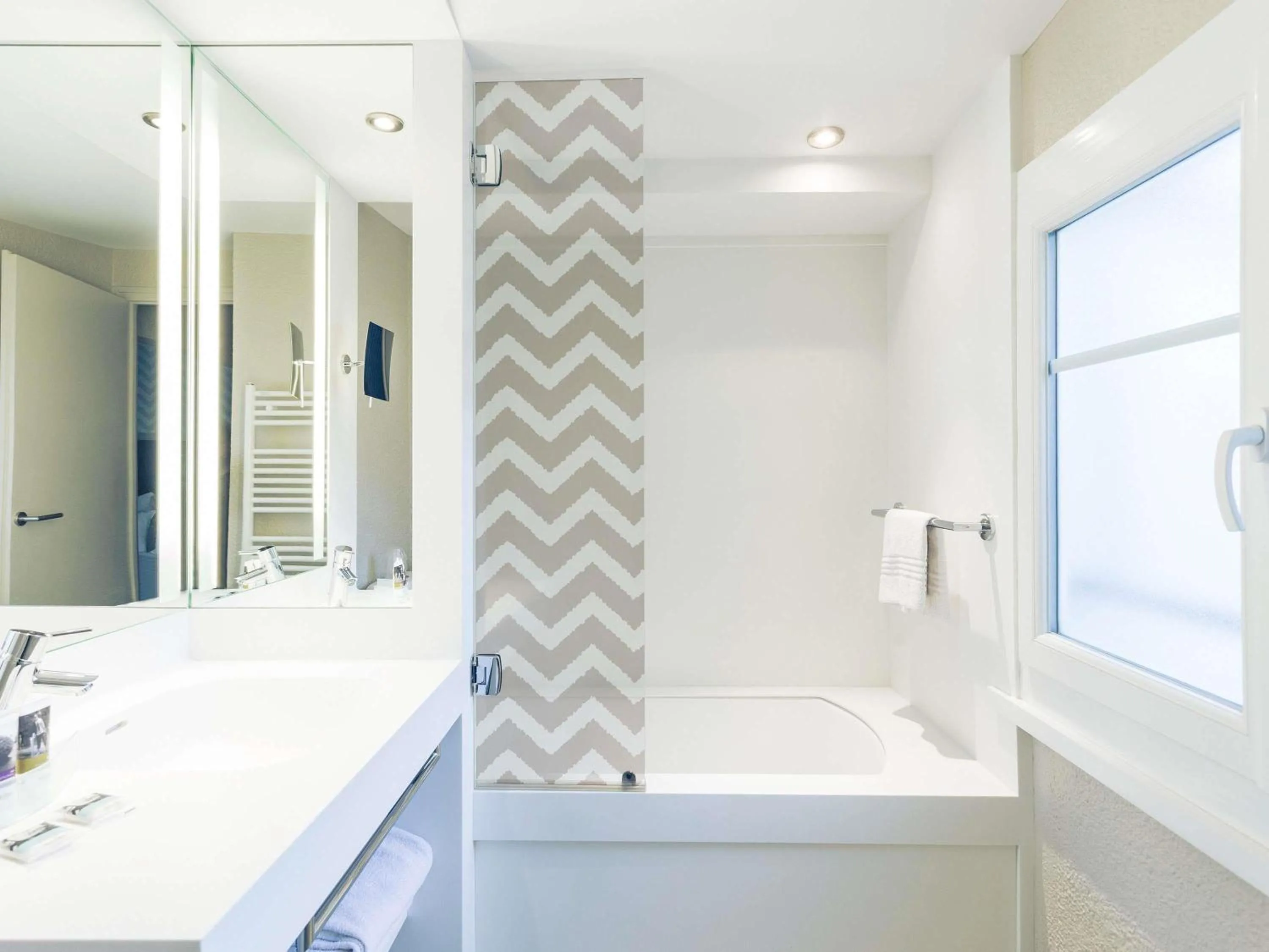 Bedroom in Mercure Annecy Centre