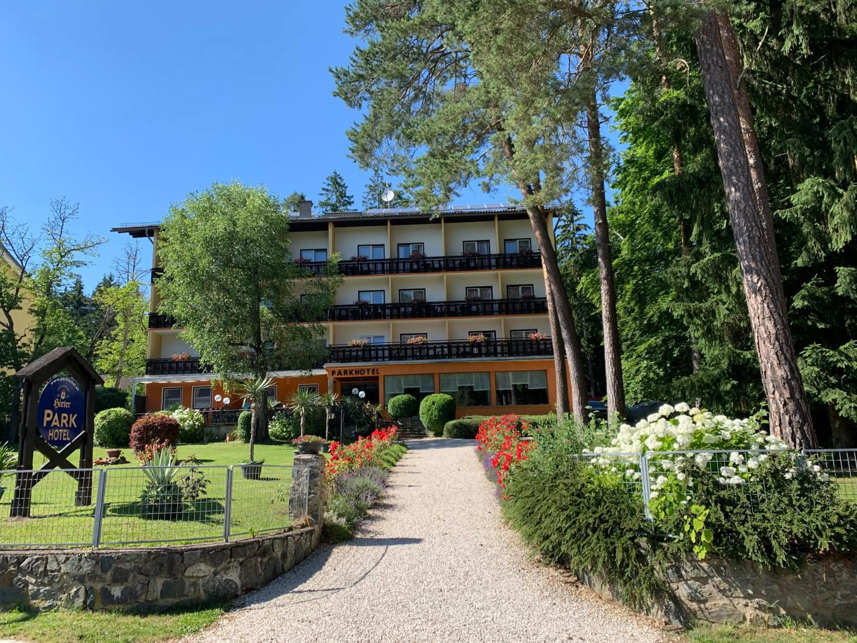 Property building in Parkhotel Zuzek