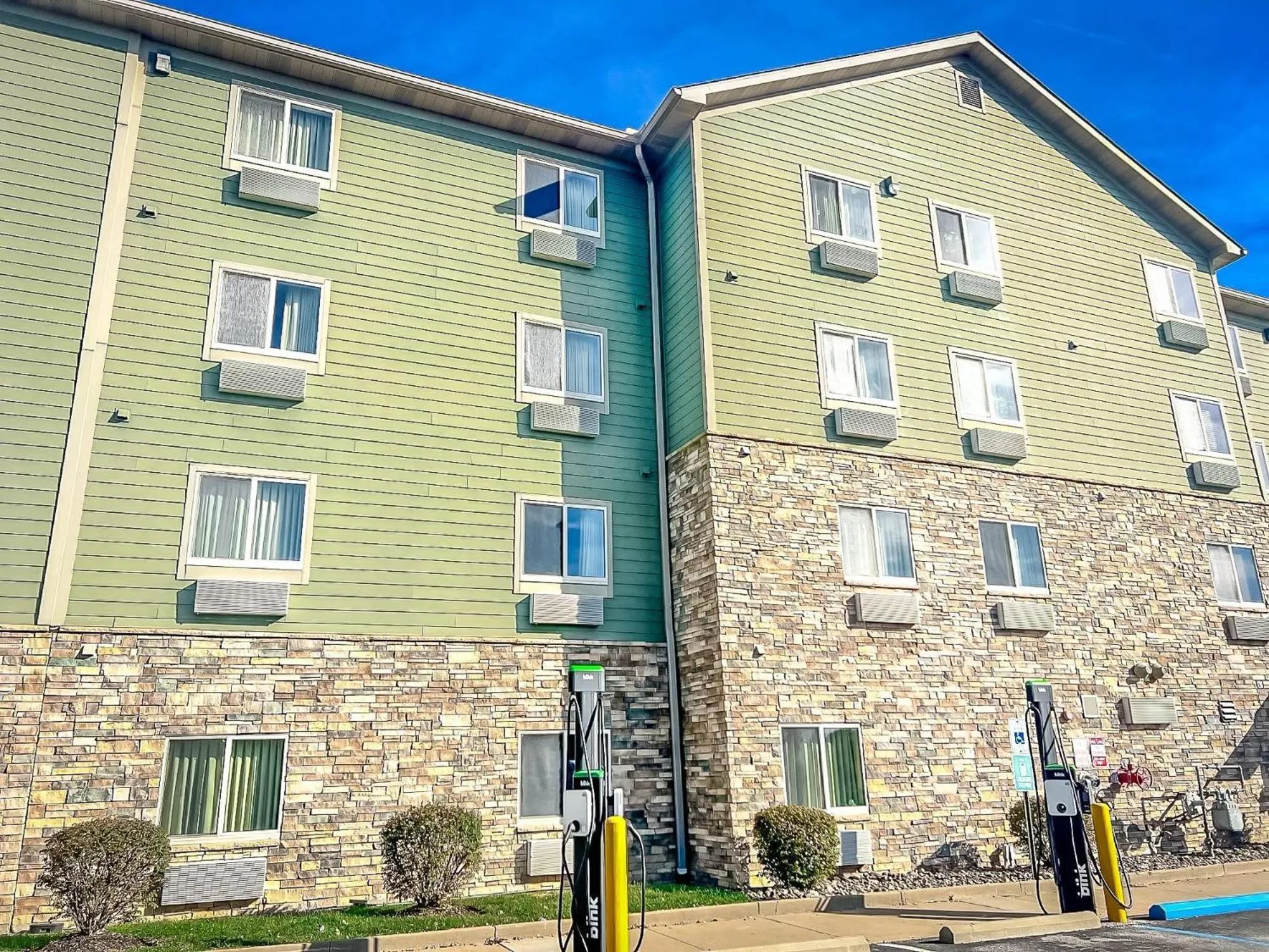 Property building in Suburban Studios Triadelphia - Wheeling at The Highlands