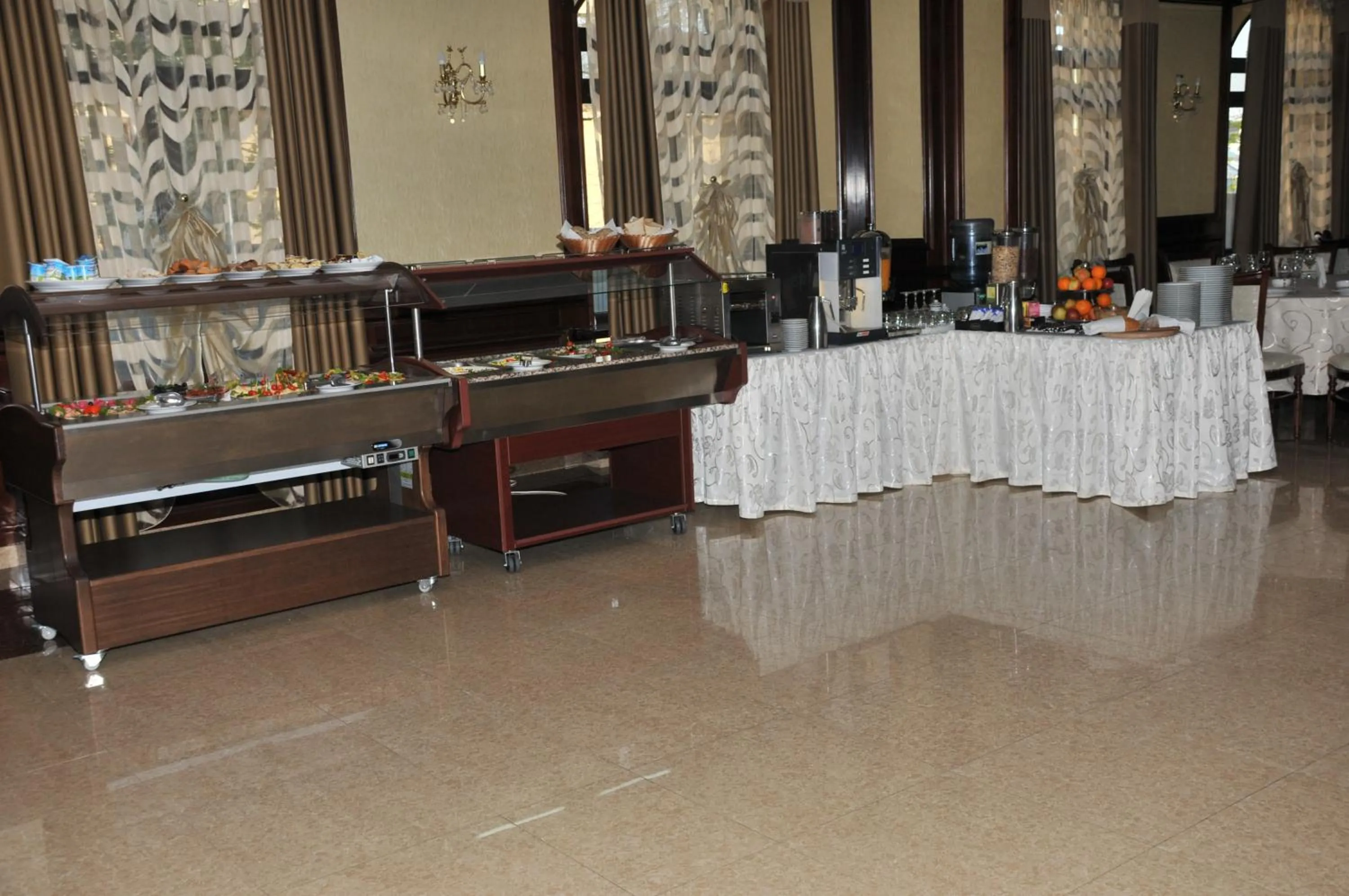 Restaurant/places to eat in Grand Hotel Orient Braila