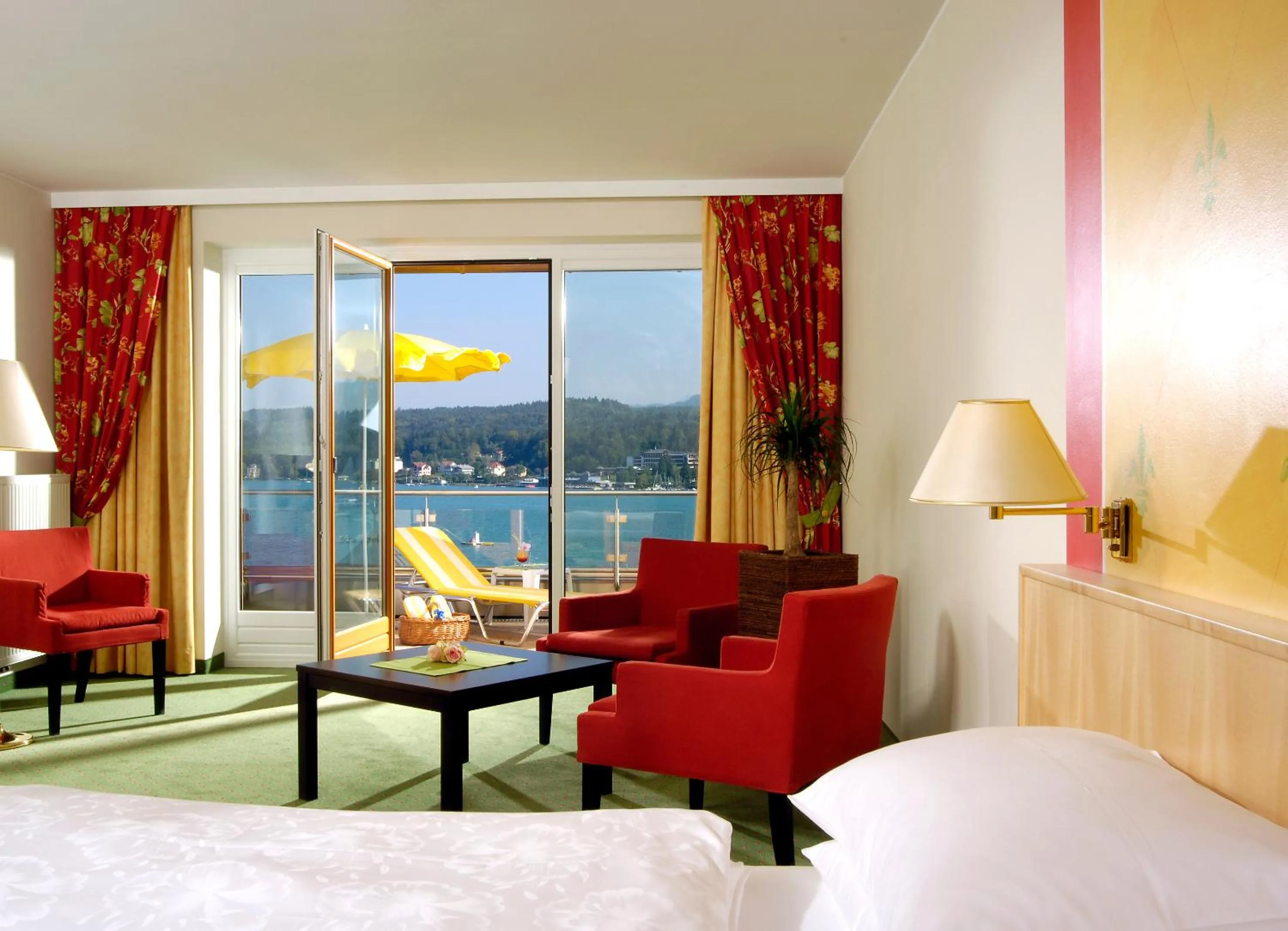 Bedroom in Seehotel Engstler