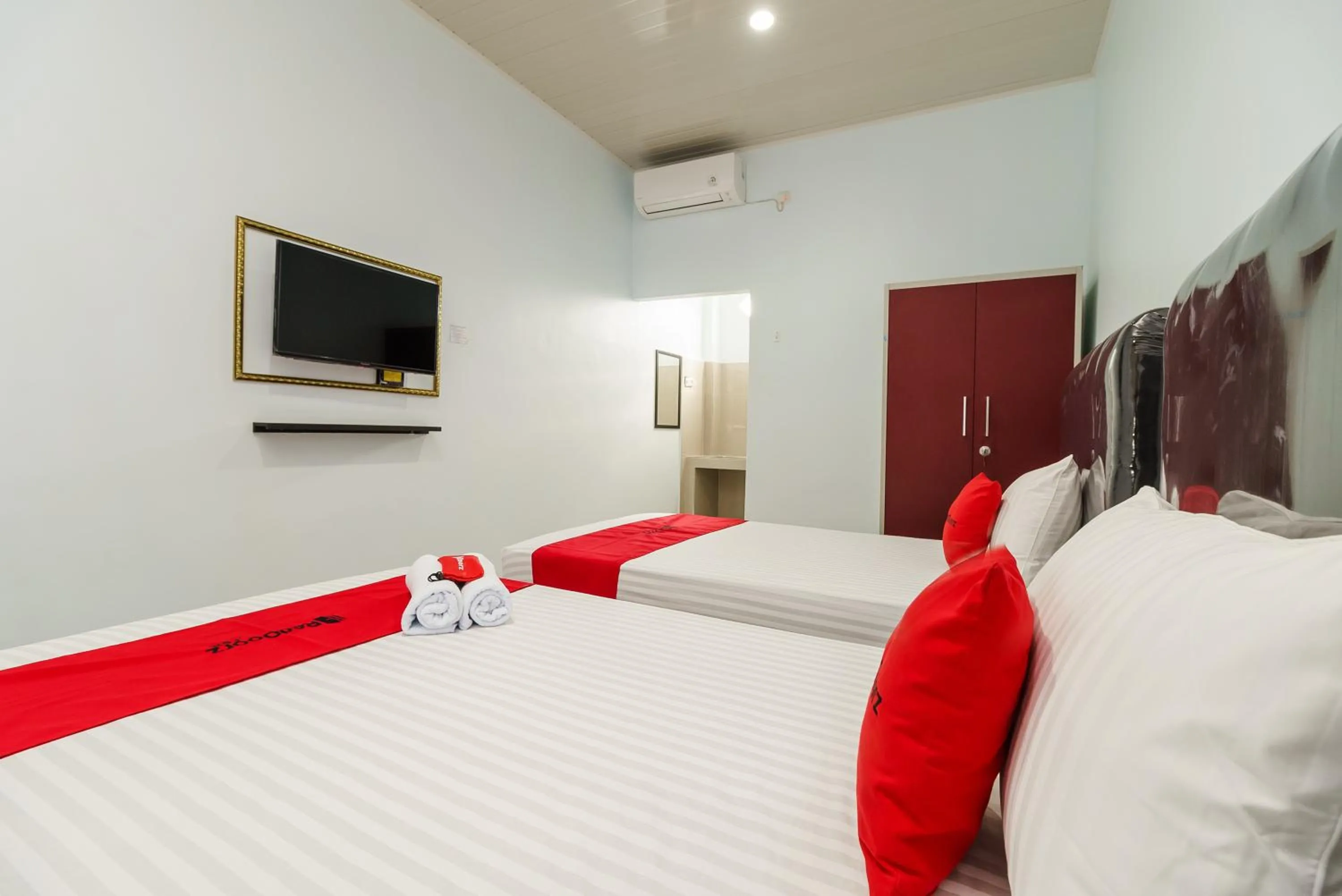 Bed in RedDoorz Plus near Palembang Icon Mall 2