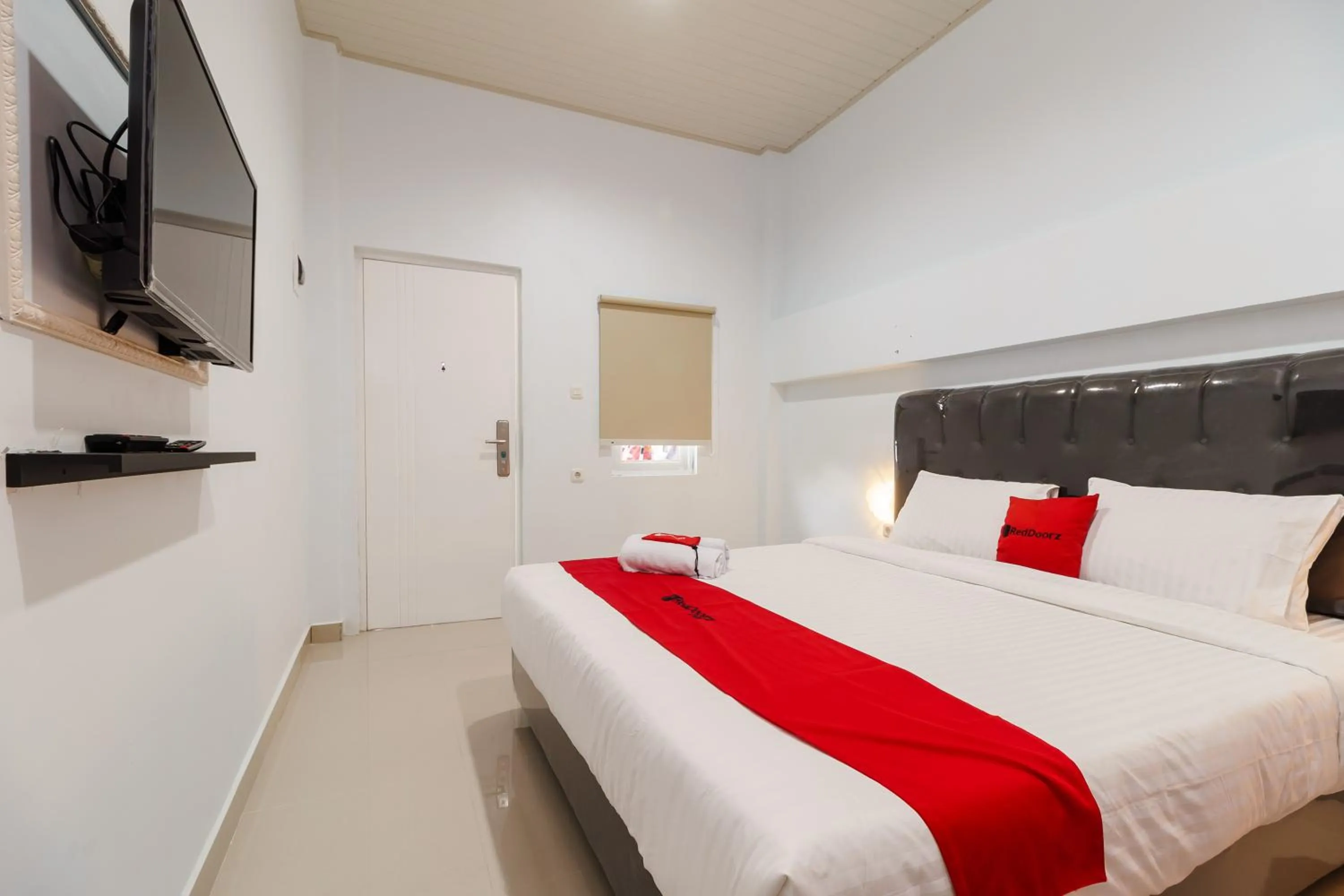 Bed in RedDoorz Plus near Palembang Icon Mall 2