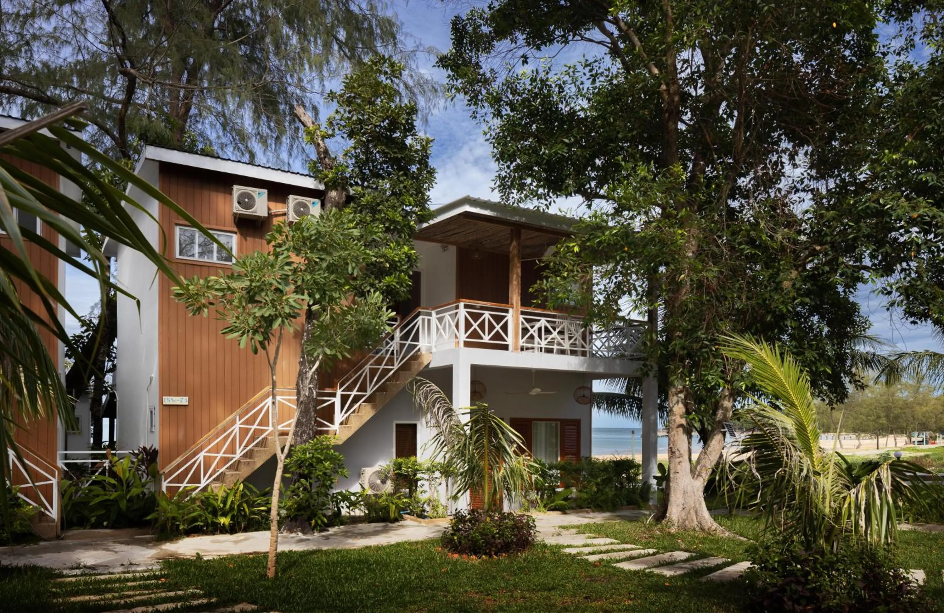 Property Building in Bodega Resort