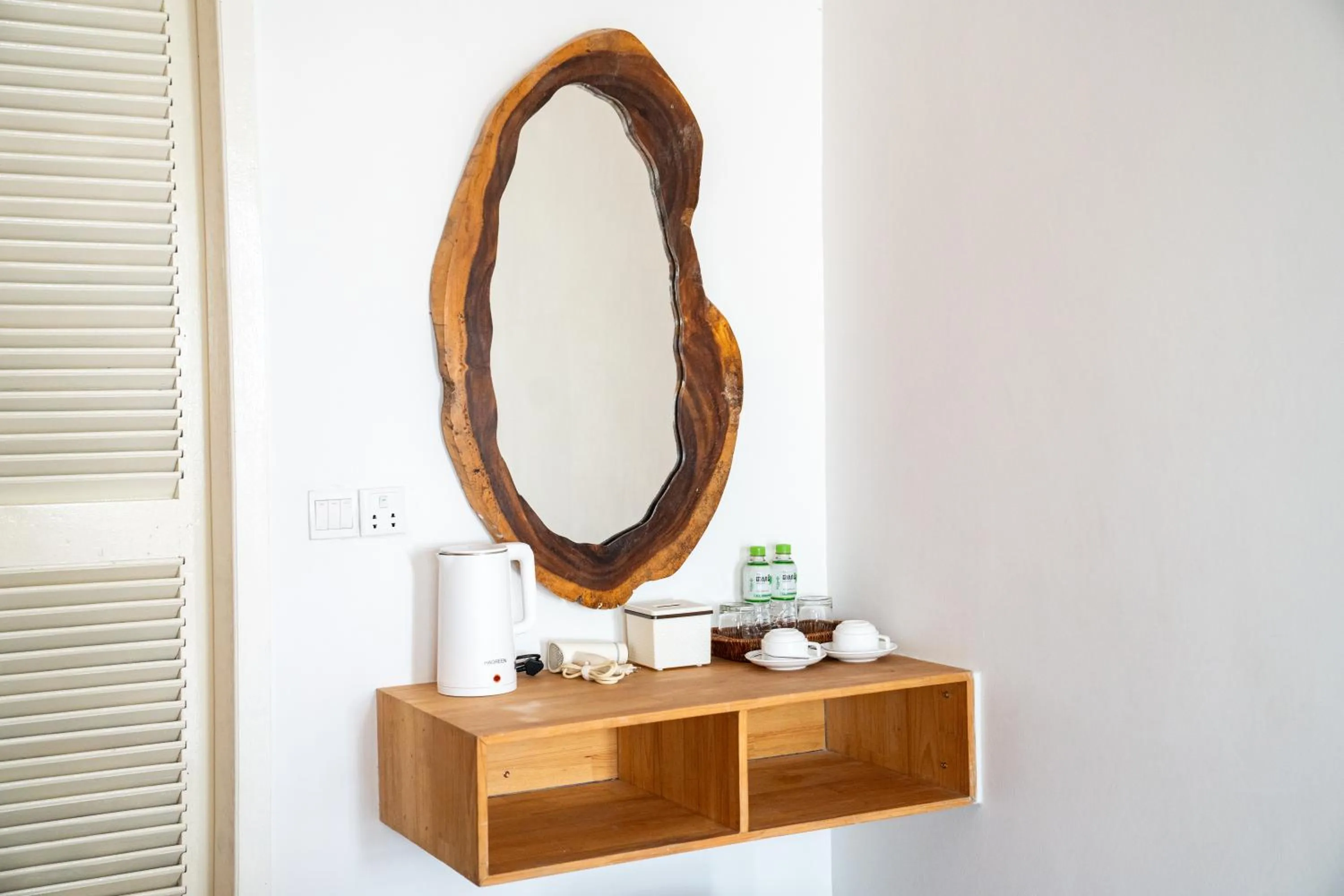 Coffee/tea facilities, TV/Entertainment Center in Bodega Resort