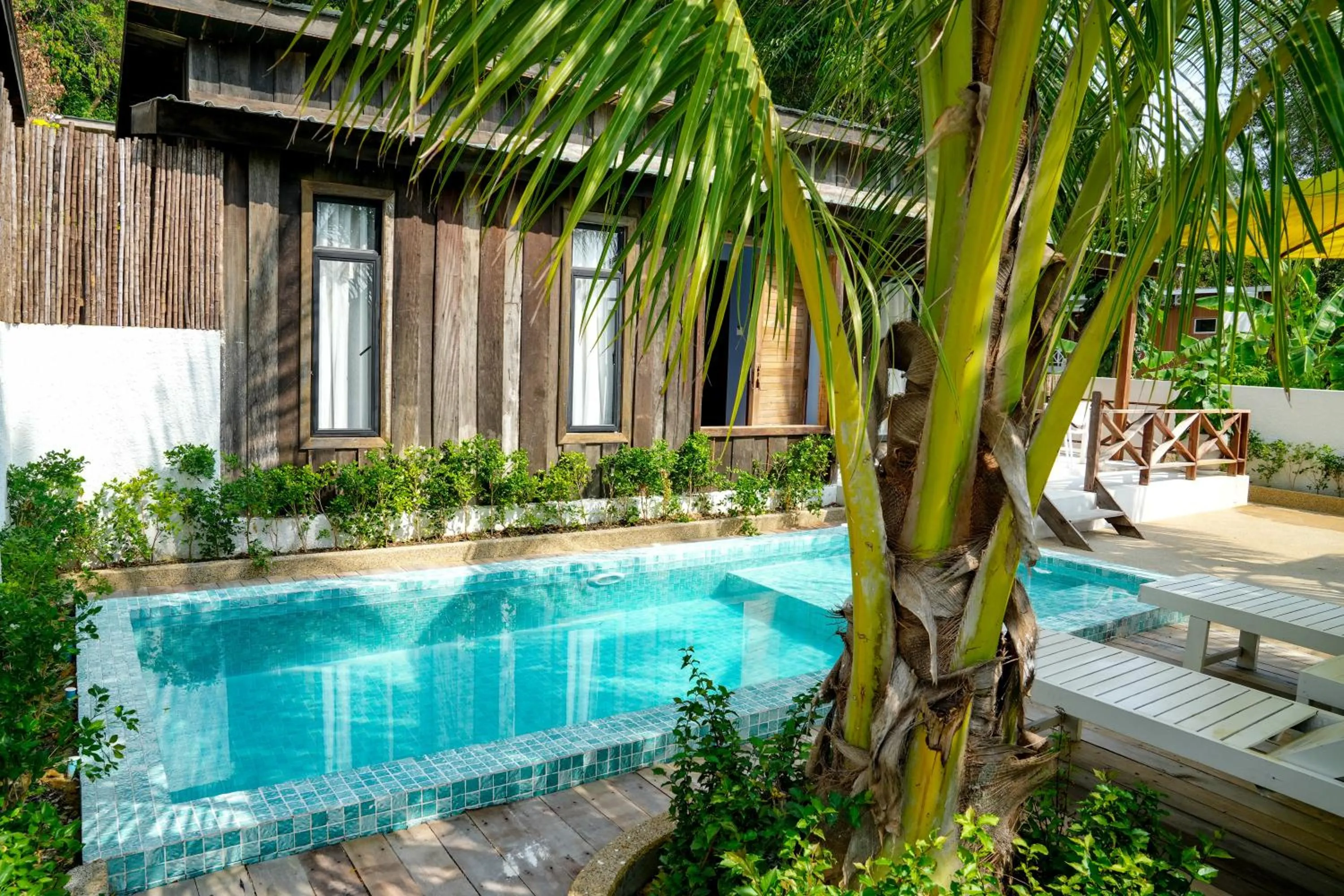 Property building, Swimming Pool in Bodega Resort