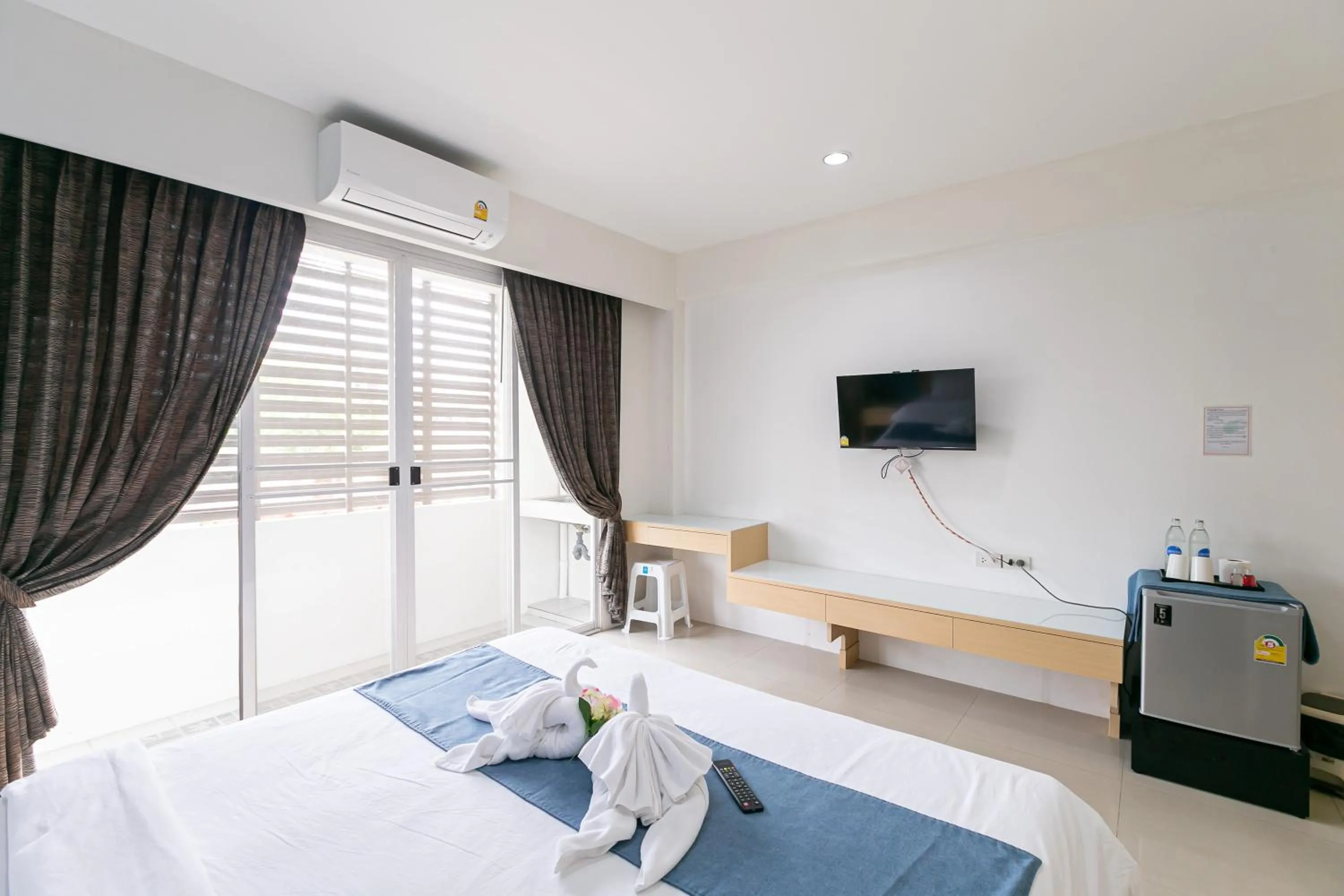 Bedroom, Bed in Ruan Plaisoi Apartment