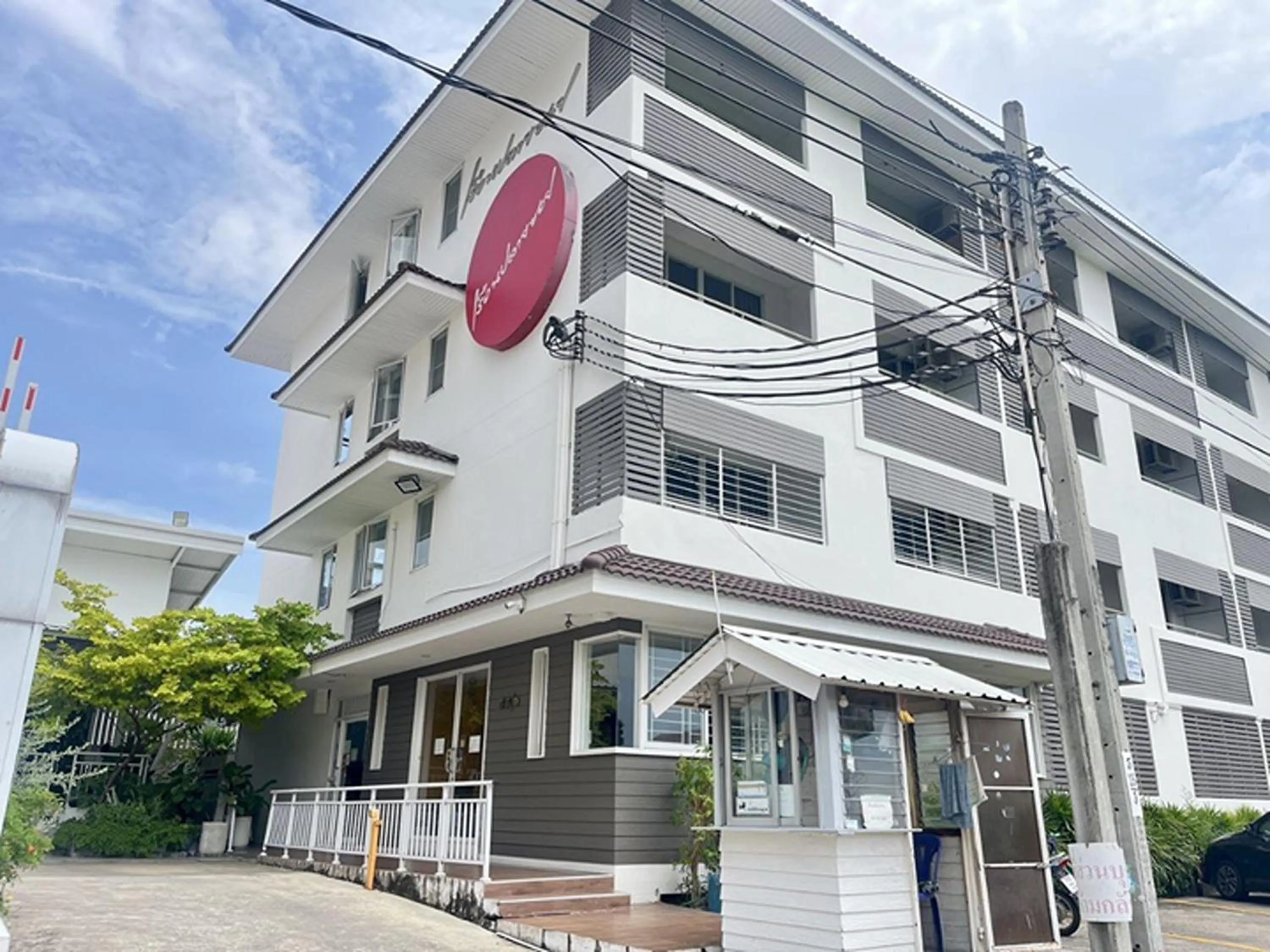 Property building in Ruan Plaisoi Apartment