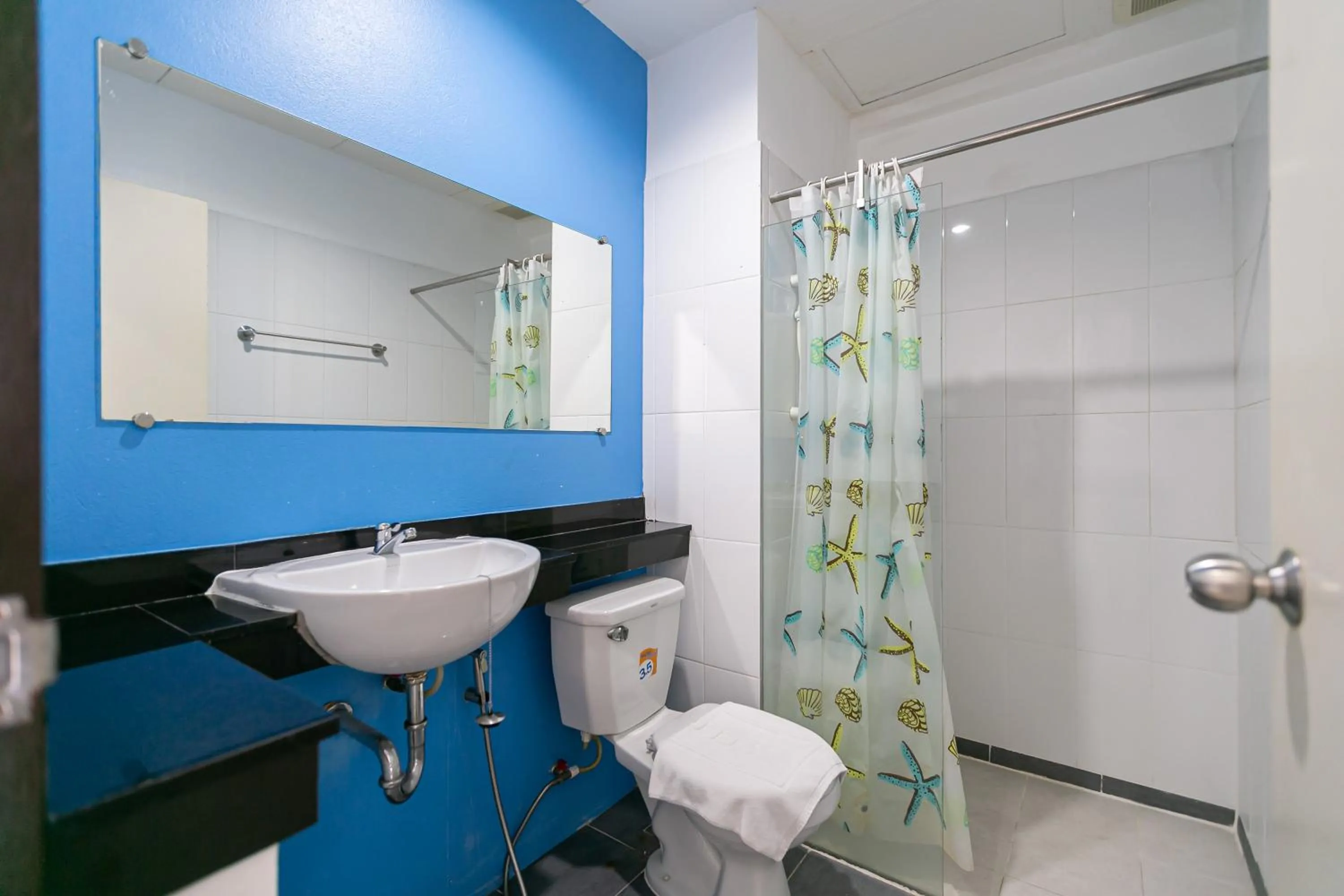 Bathroom in Ruan Plaisoi Apartment