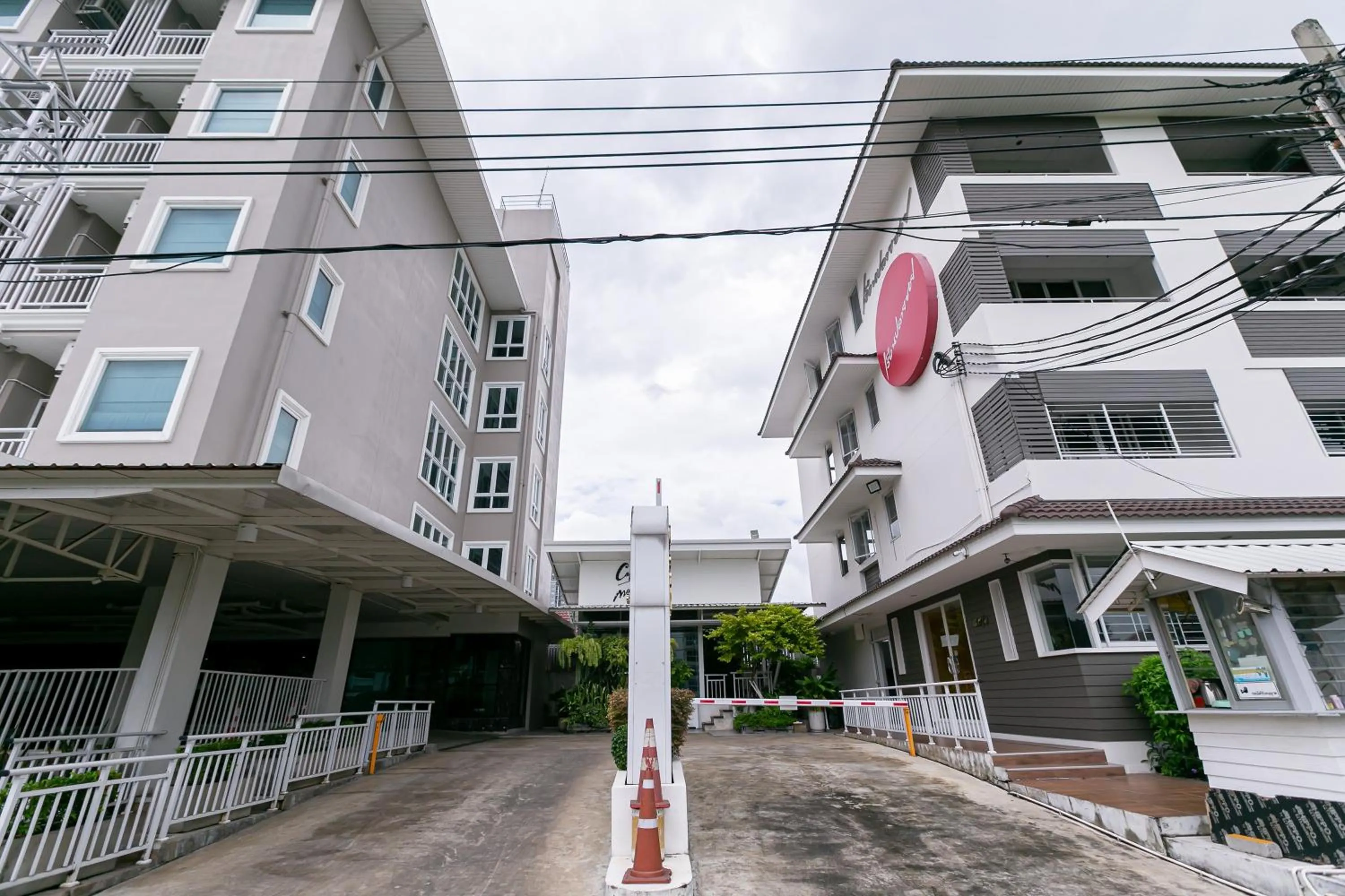 Property building in Ruan Plaisoi Apartment