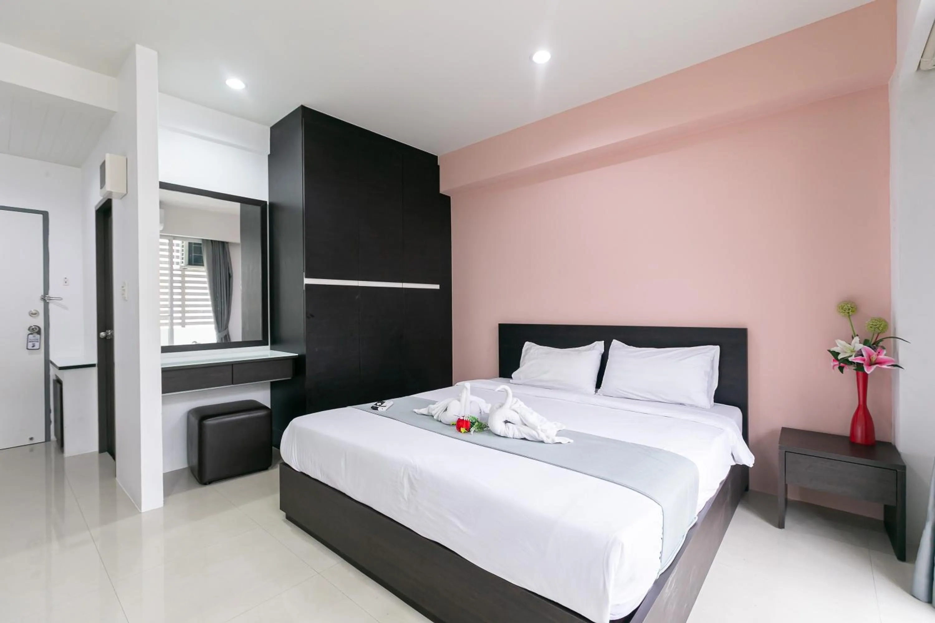 Bed in Ruan Plaisoi Apartment