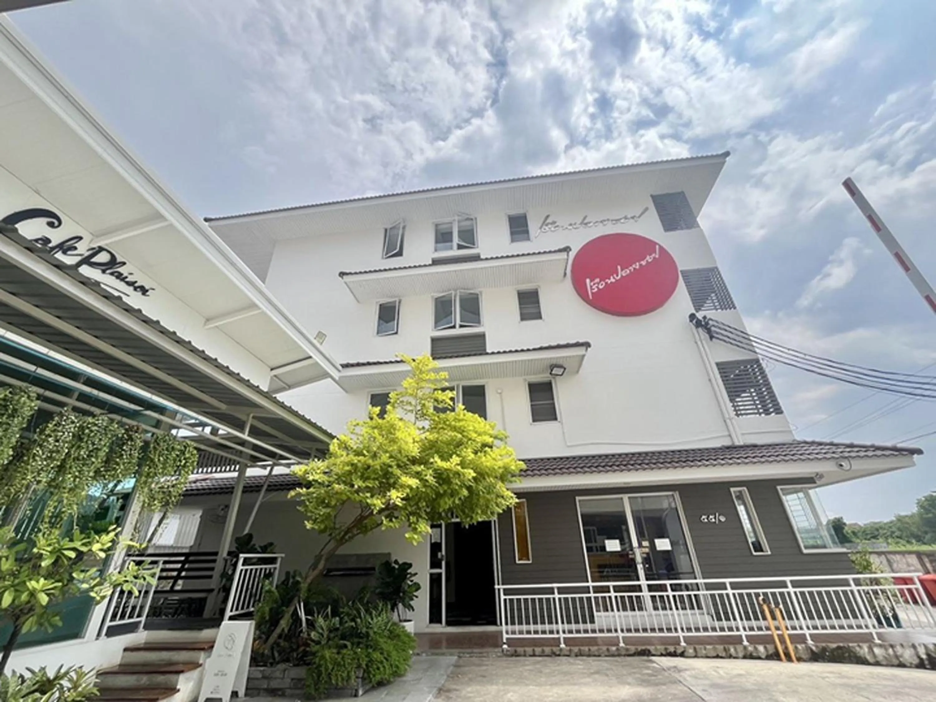 Property building in Ruan Plaisoi Apartment