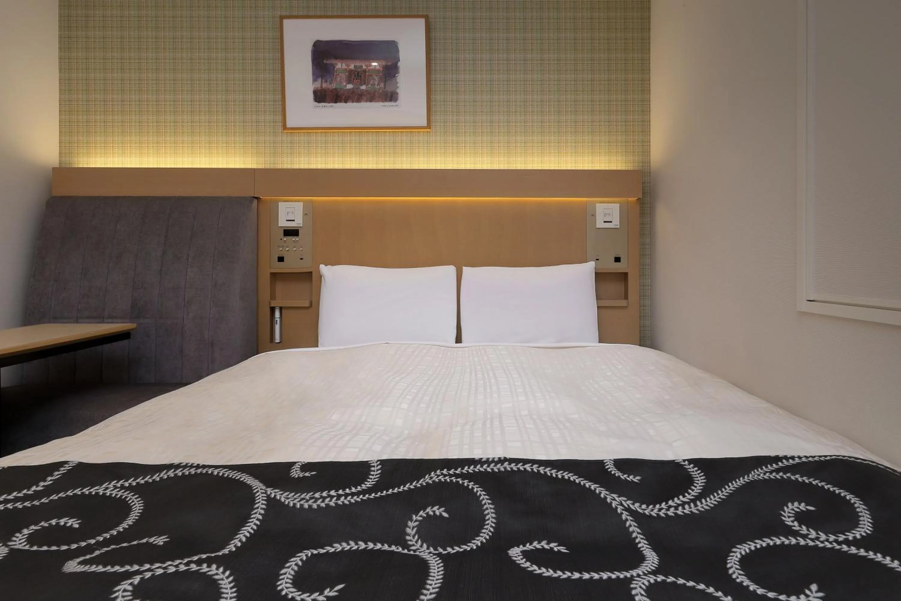 Bed in Keio Presso Inn Nihonbashi Kayabacho