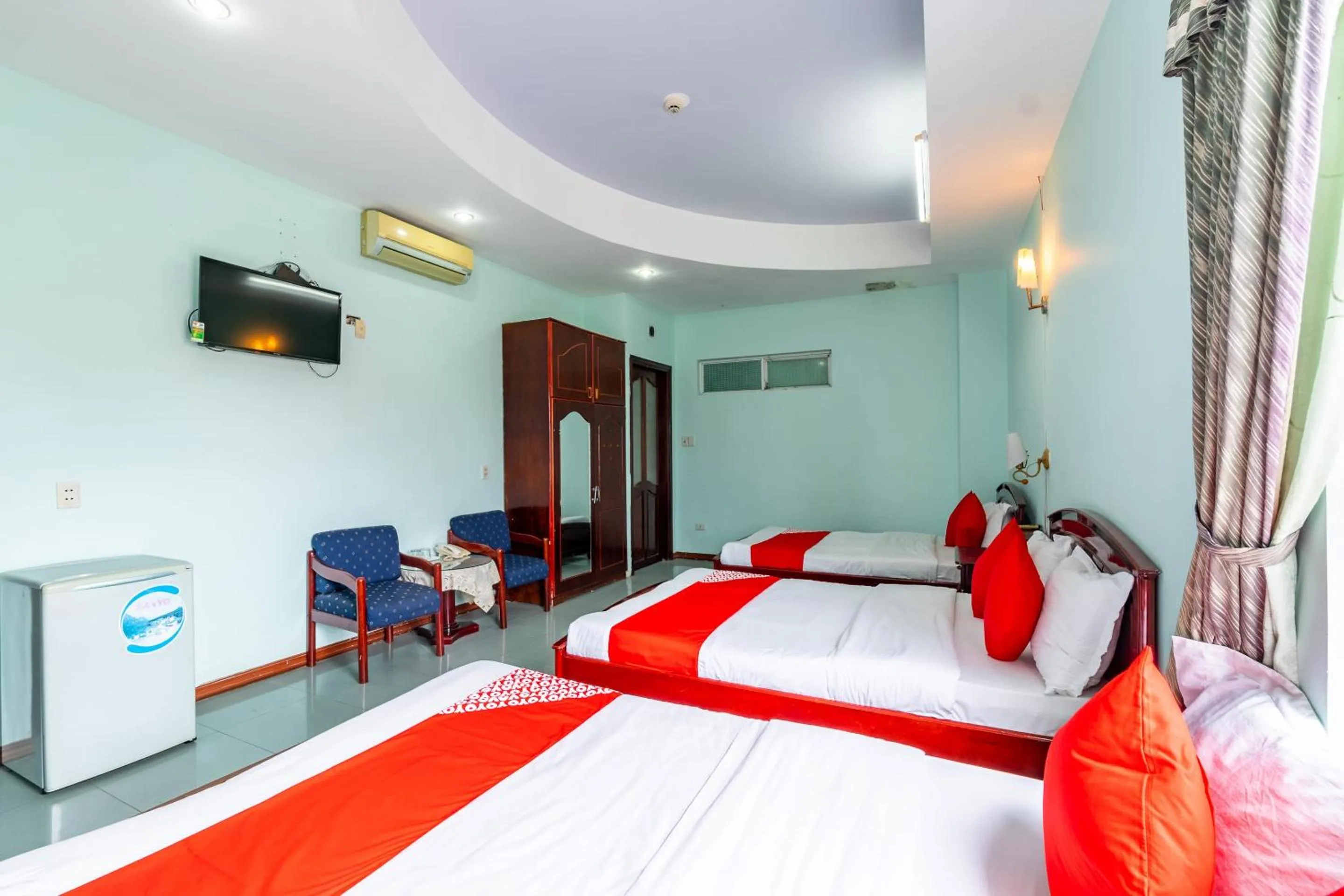 Bedroom, Bed in Super OYO 266 Golden Gate