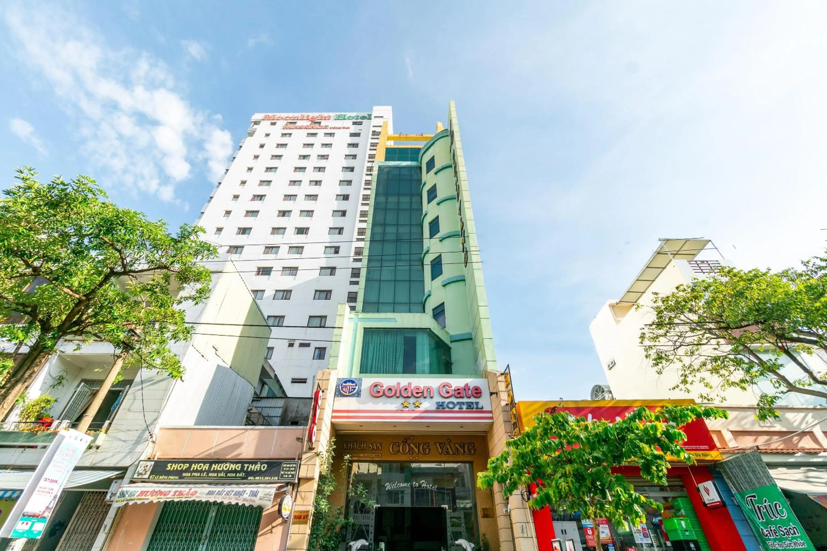 Facade/entrance in Super OYO 266 Golden Gate