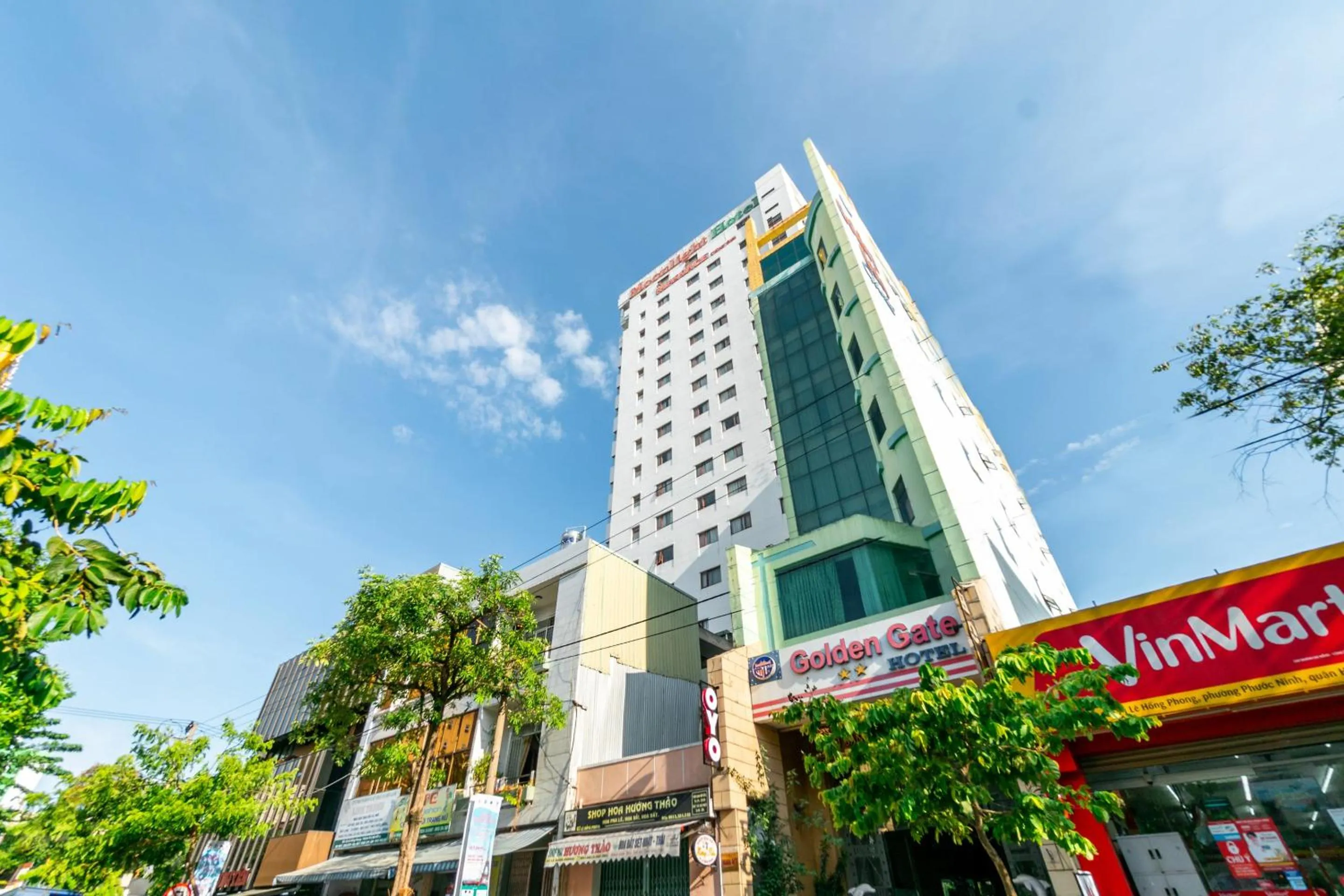 Facade/entrance in Super OYO 266 Golden Gate