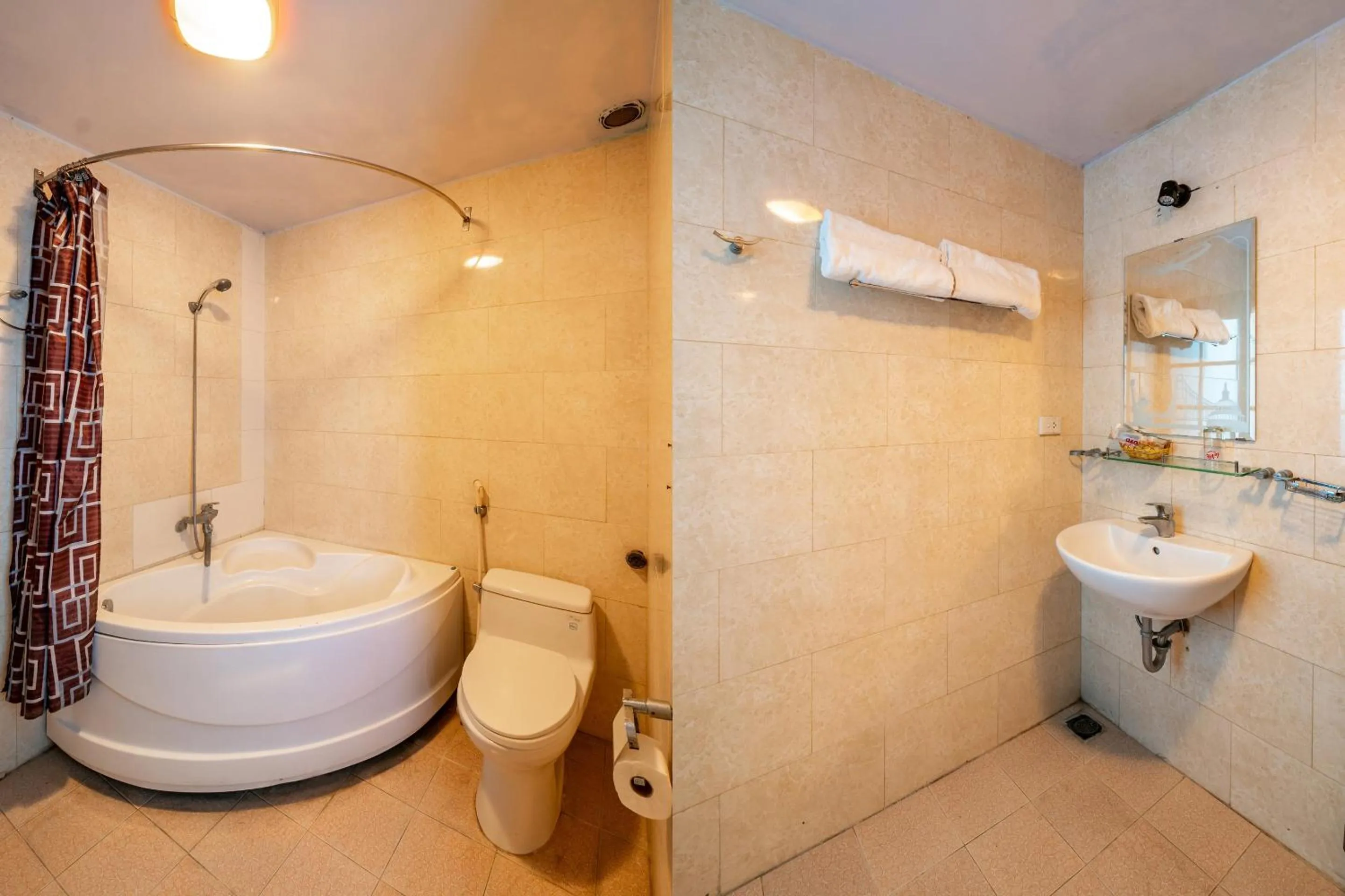 Bathroom in Super OYO 266 Golden Gate