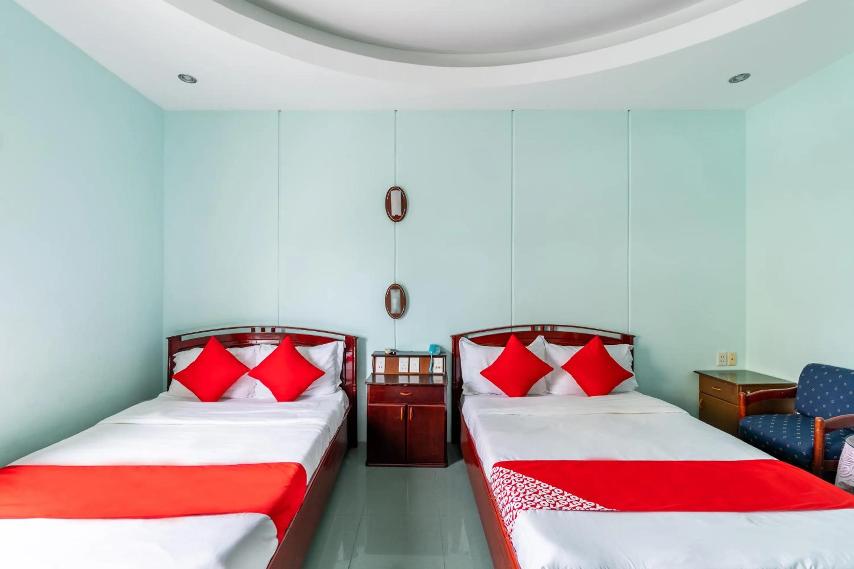 Bedroom, Bed in Super OYO 266 Golden Gate