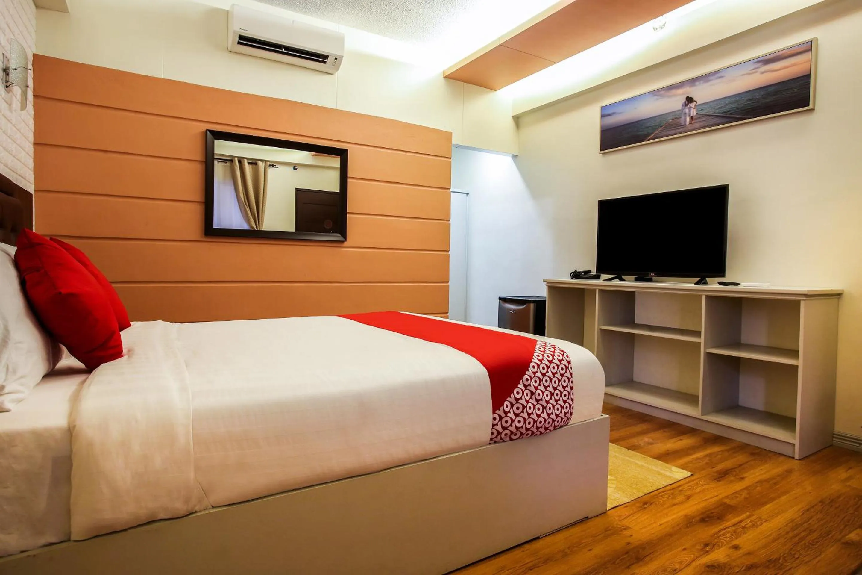 Photo of the whole room, TV/Entertainment Center in Capital O 786 KWE Hotel and Resort.