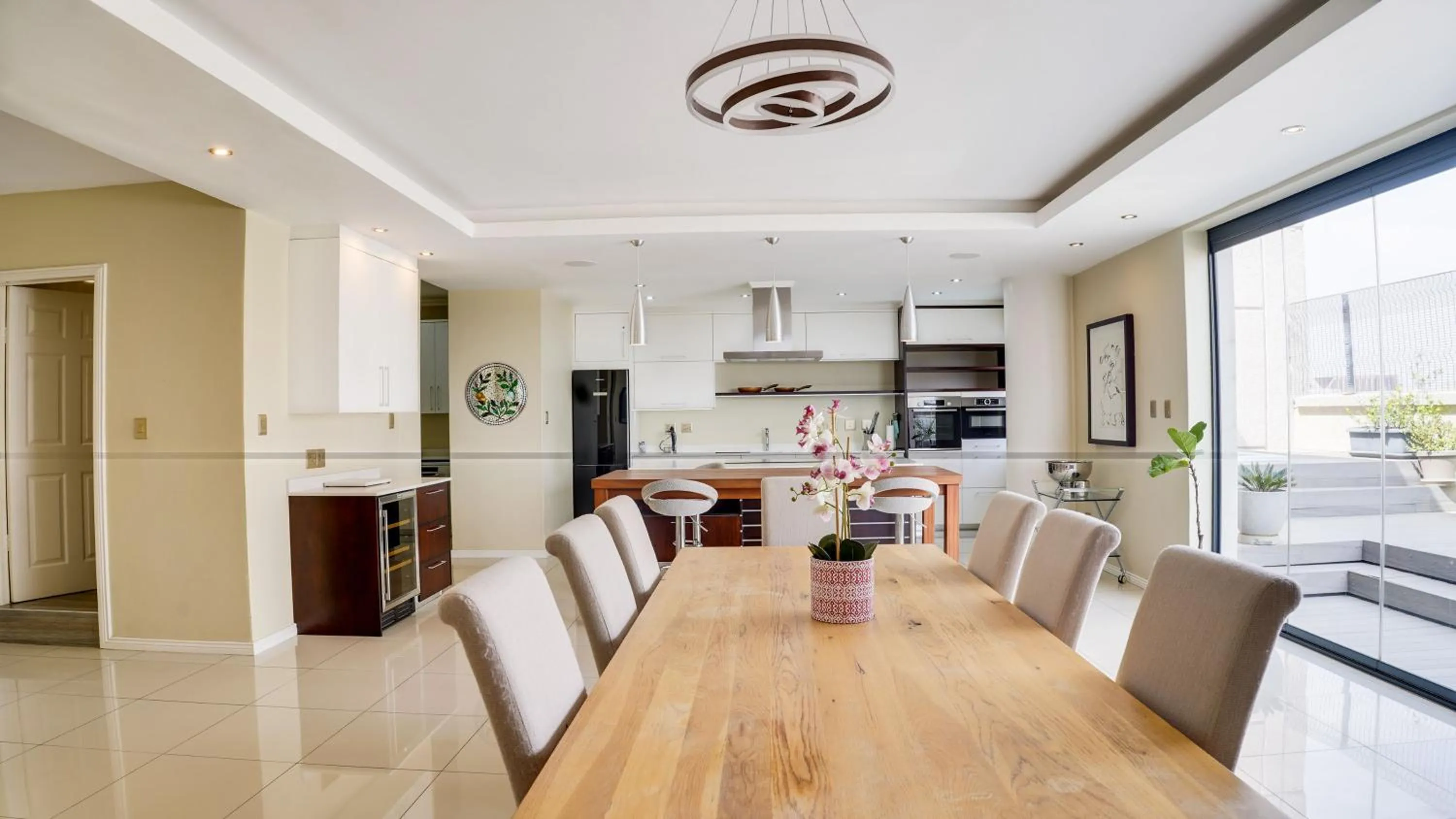 4 on Pritchard Luxury Suites