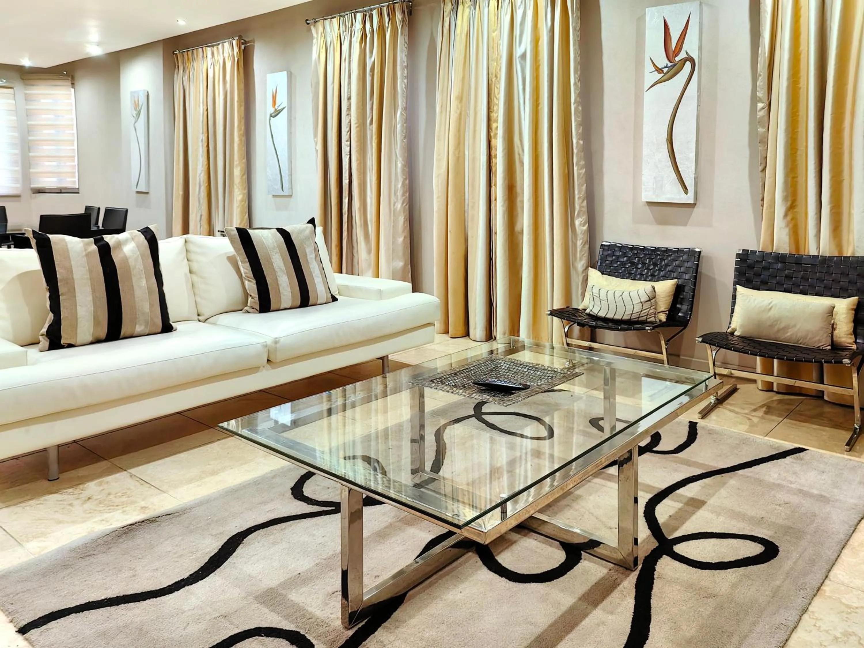 4 on Pritchard Luxury Suites