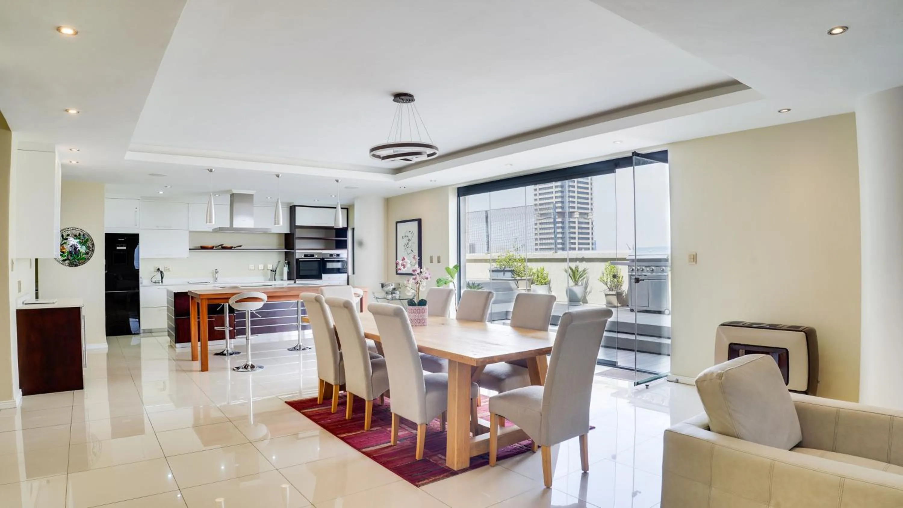 4 on Pritchard Luxury Suites