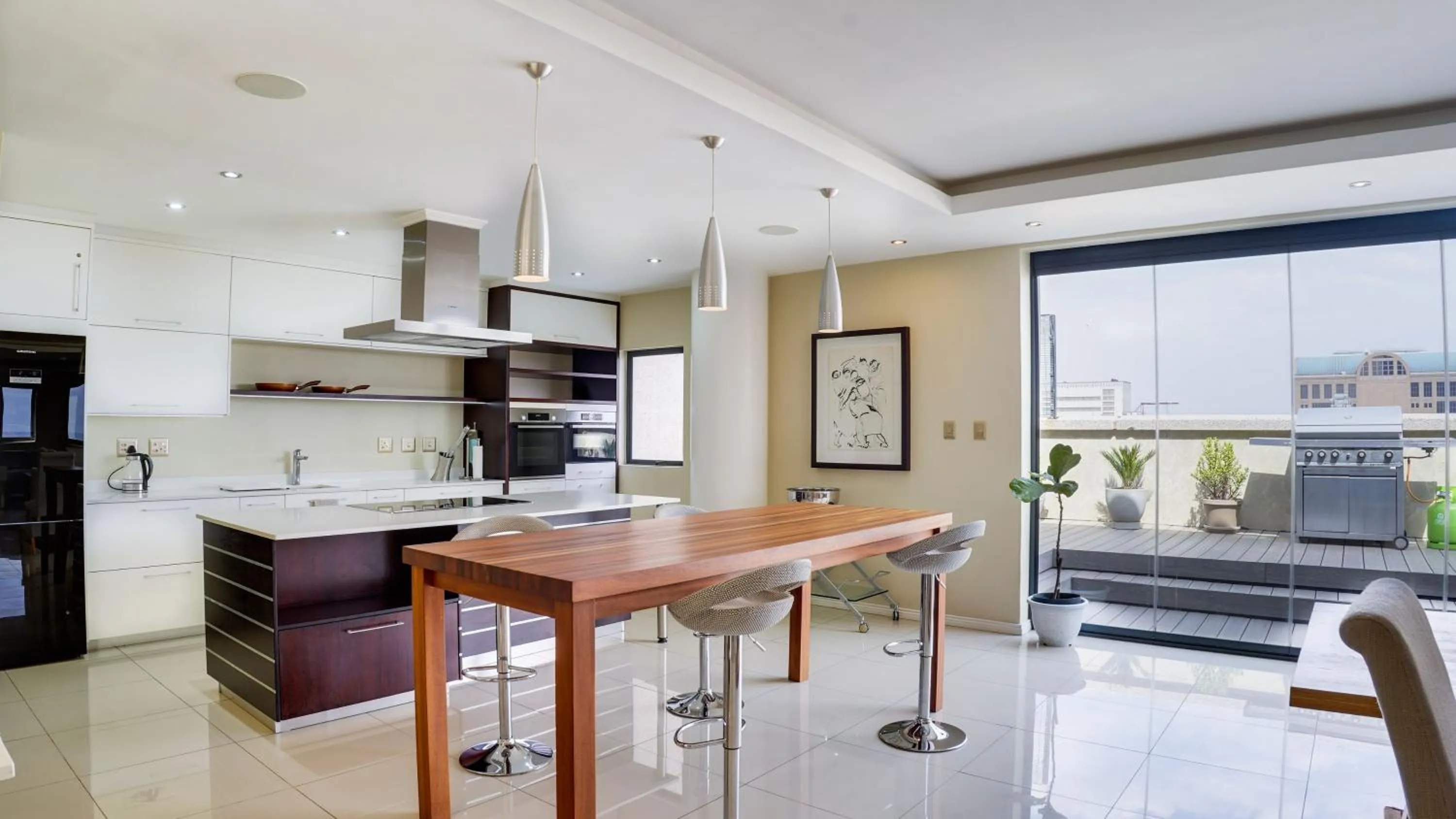 4 on Pritchard Luxury Suites