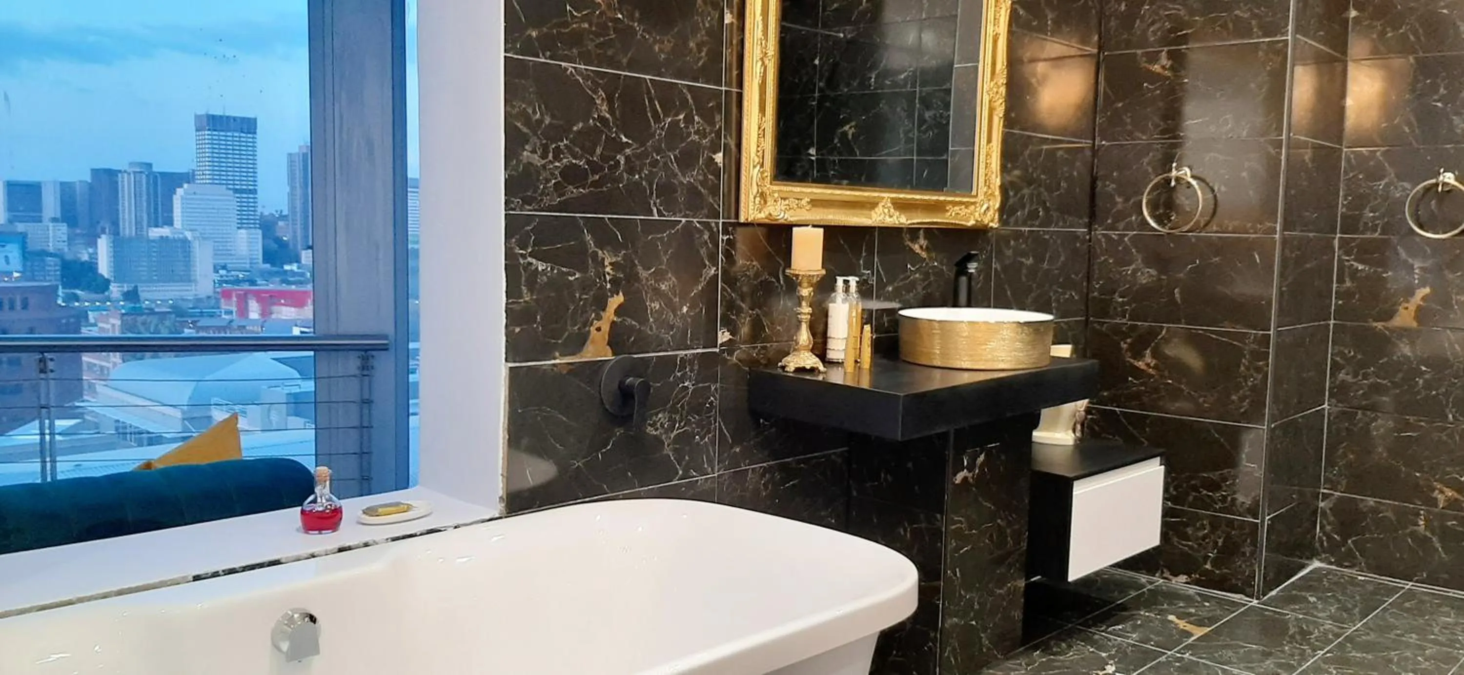 4 on Pritchard Luxury Suites