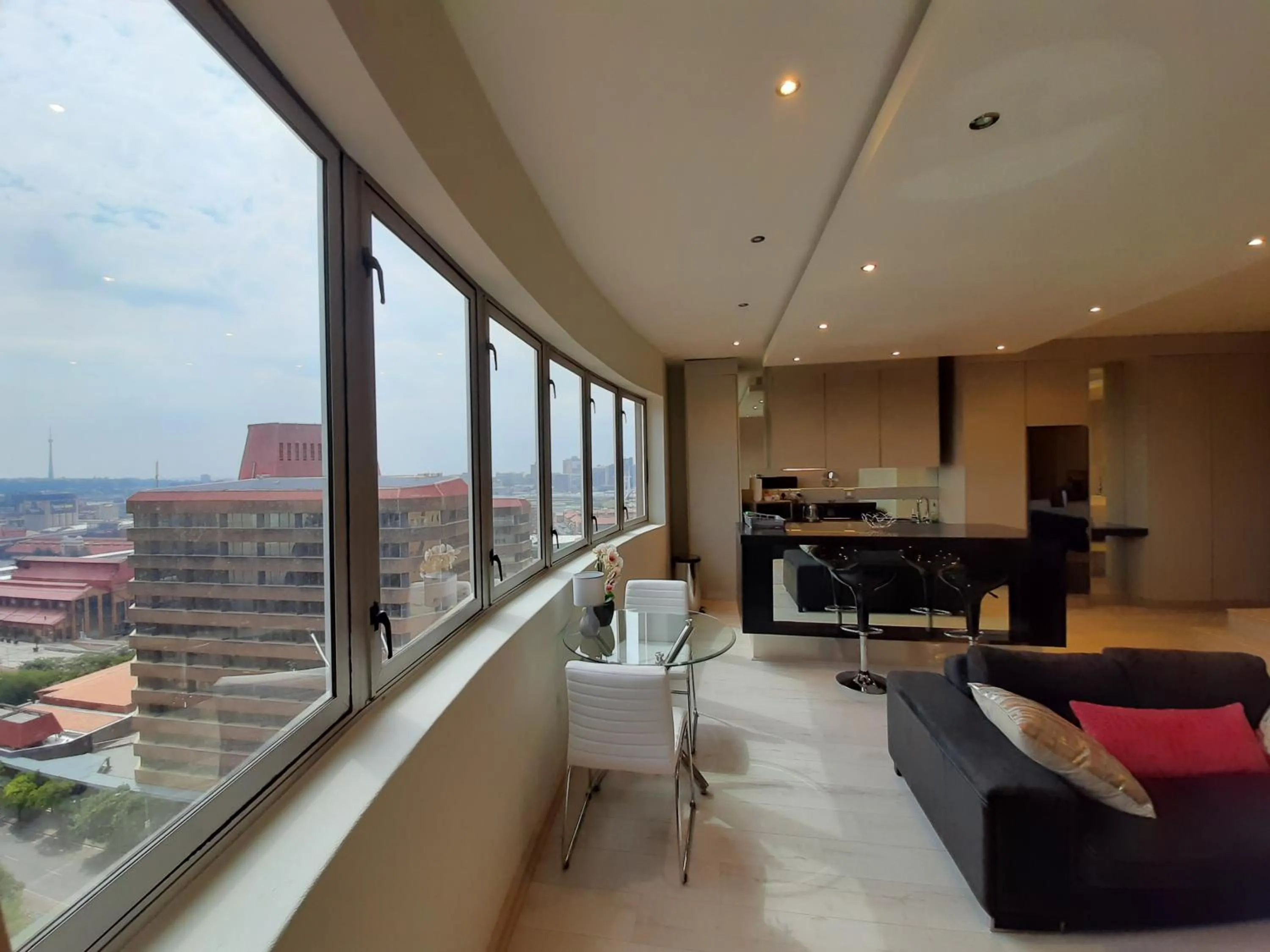 4 on Pritchard Luxury Suites