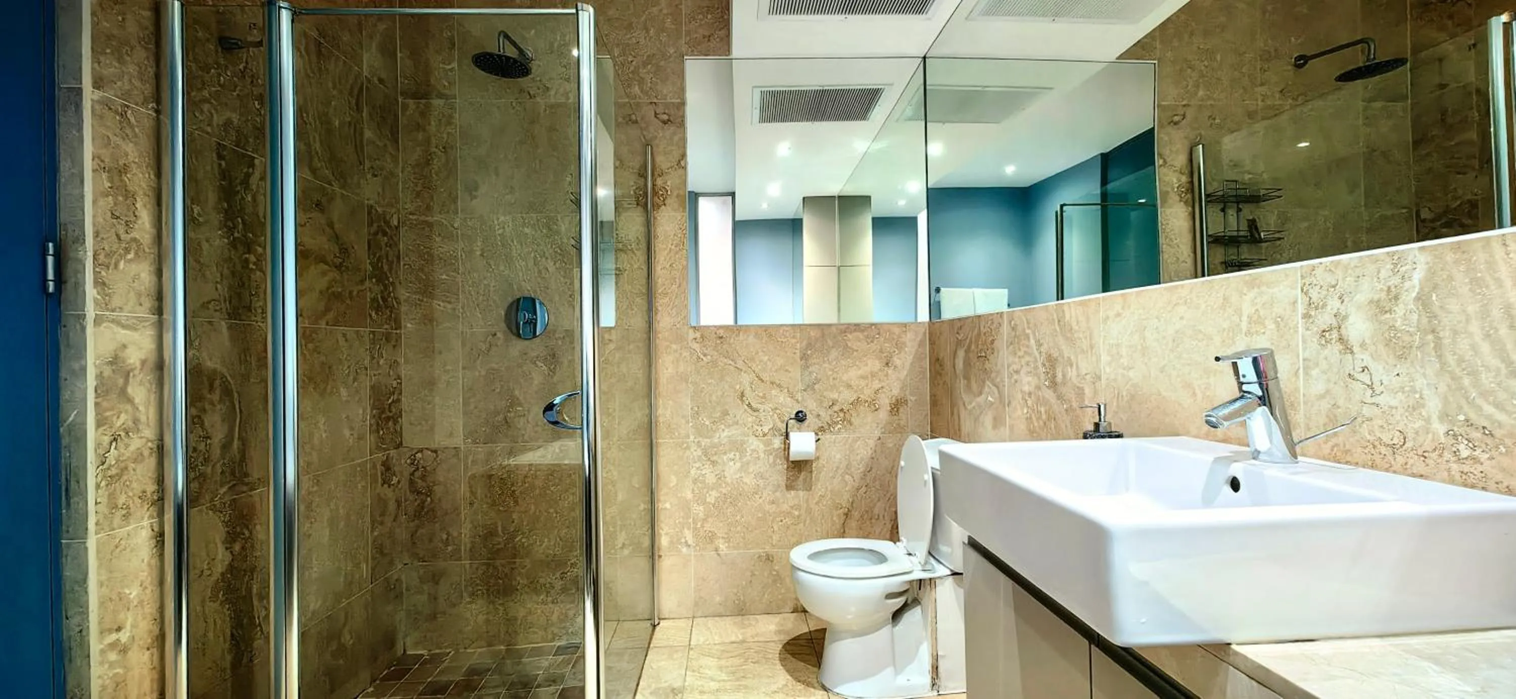 4 on Pritchard Luxury Suites