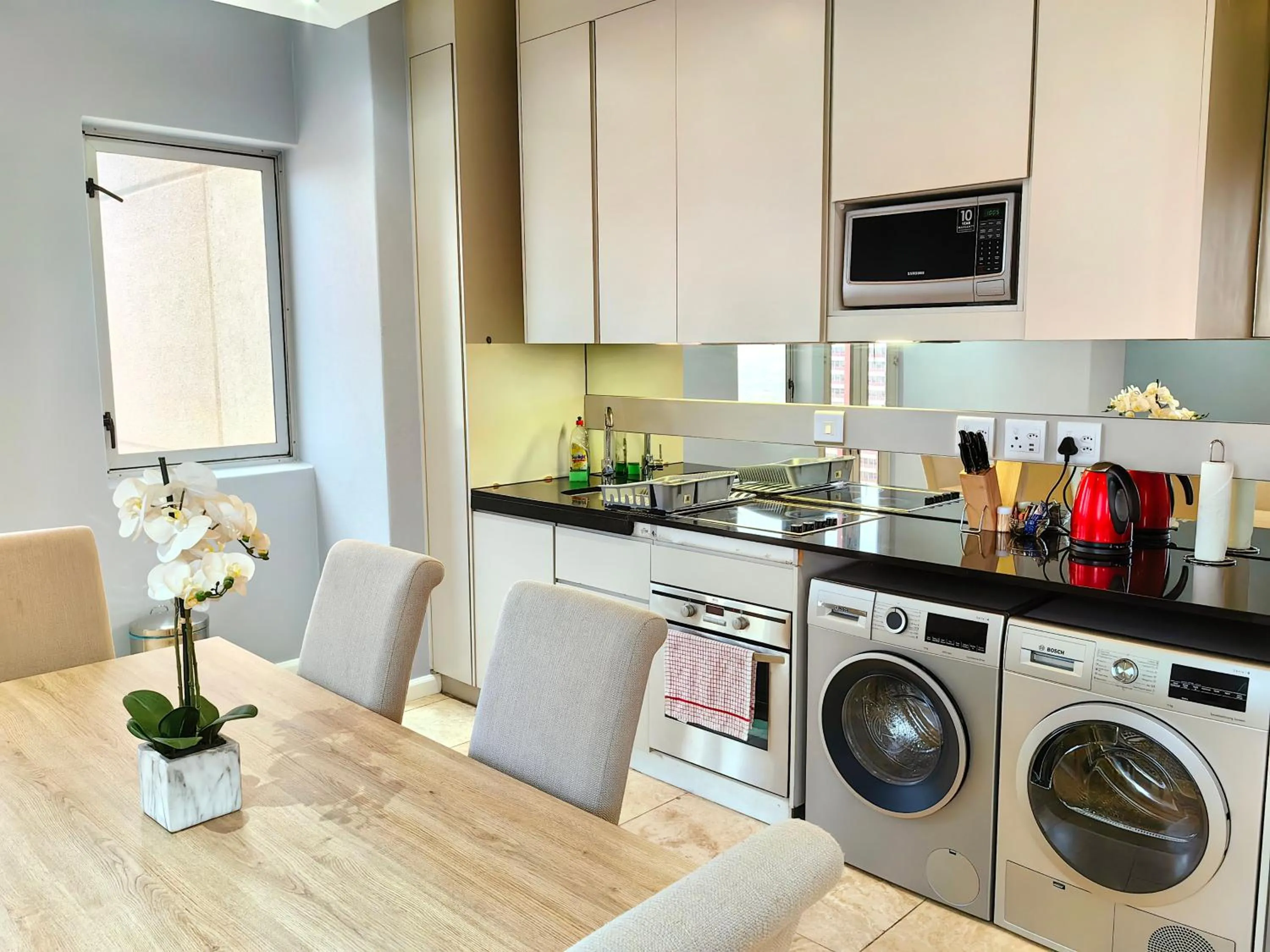 4 on Pritchard Luxury Suites