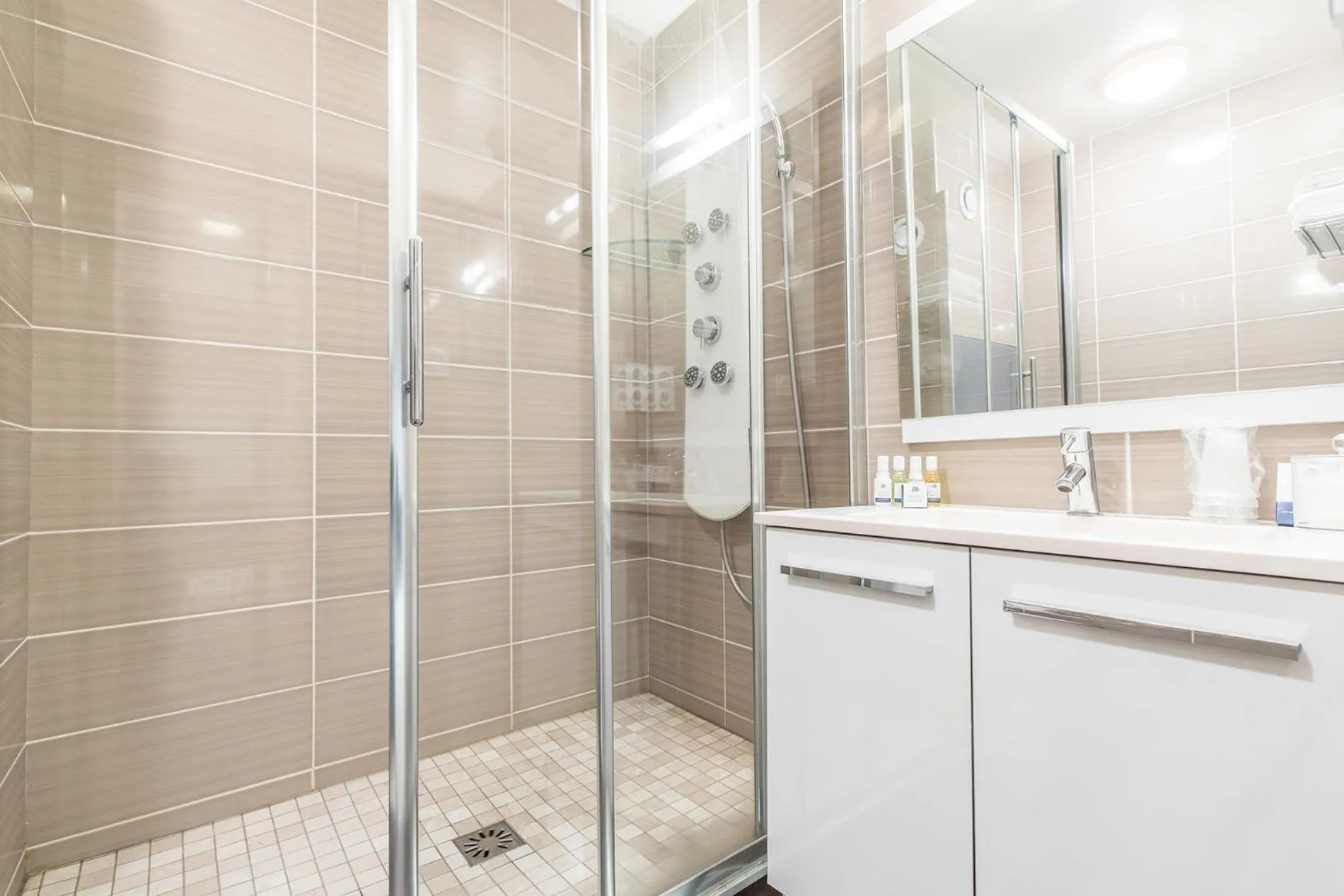 Bathroom in Madame Vacances Hôtel & Spa Le Mottaret