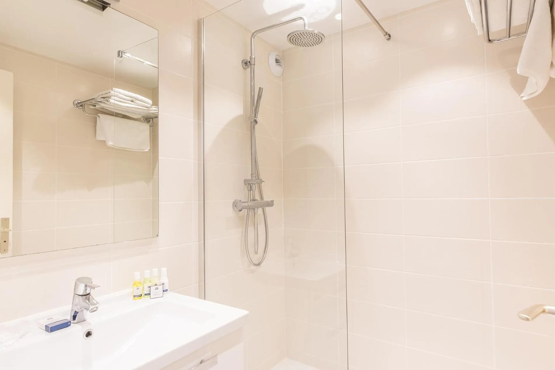 Bedroom in Madame Vacances Hôtel & Spa Le Mottaret