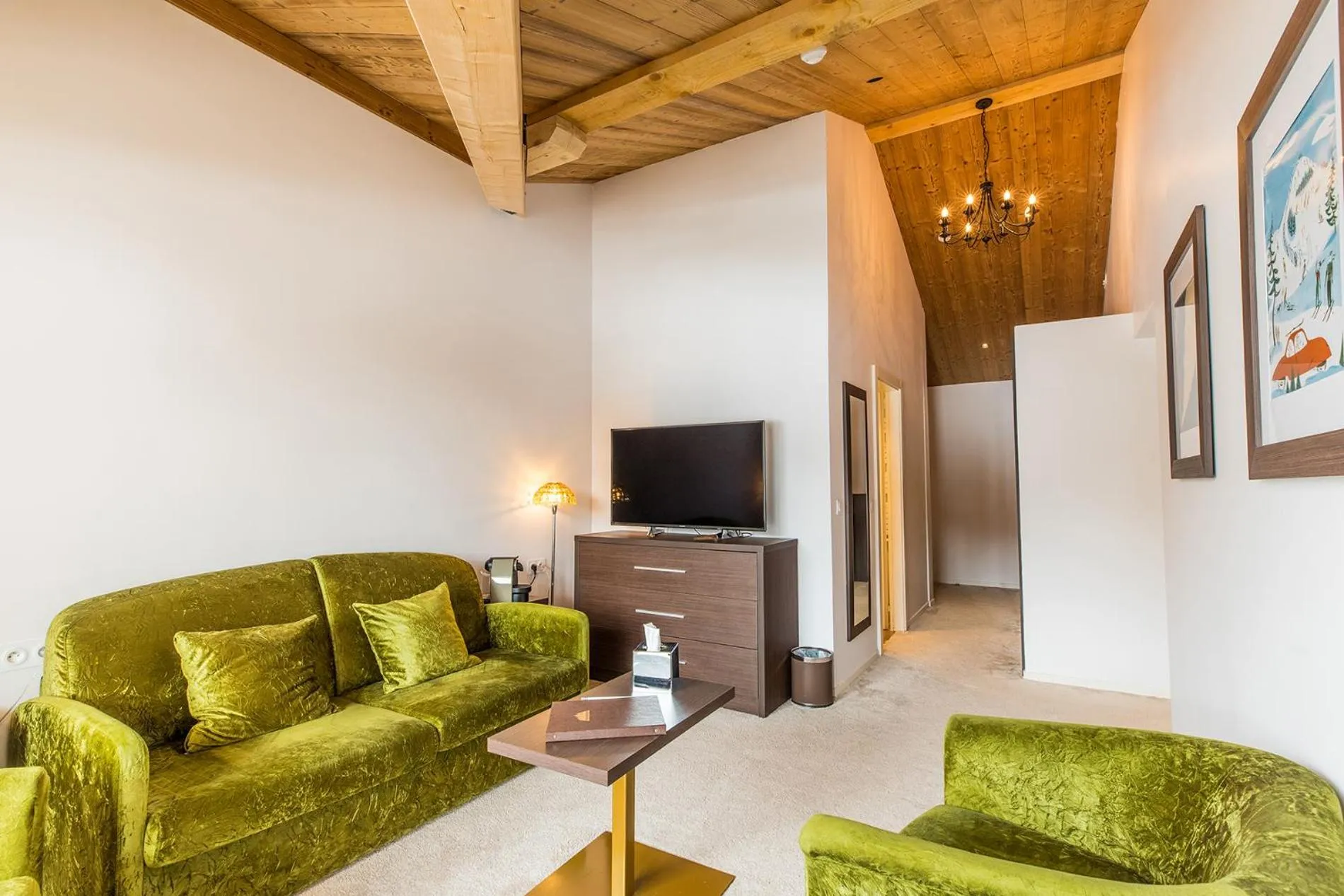 Living room in Madame Vacances Hôtel & Spa Le Mottaret