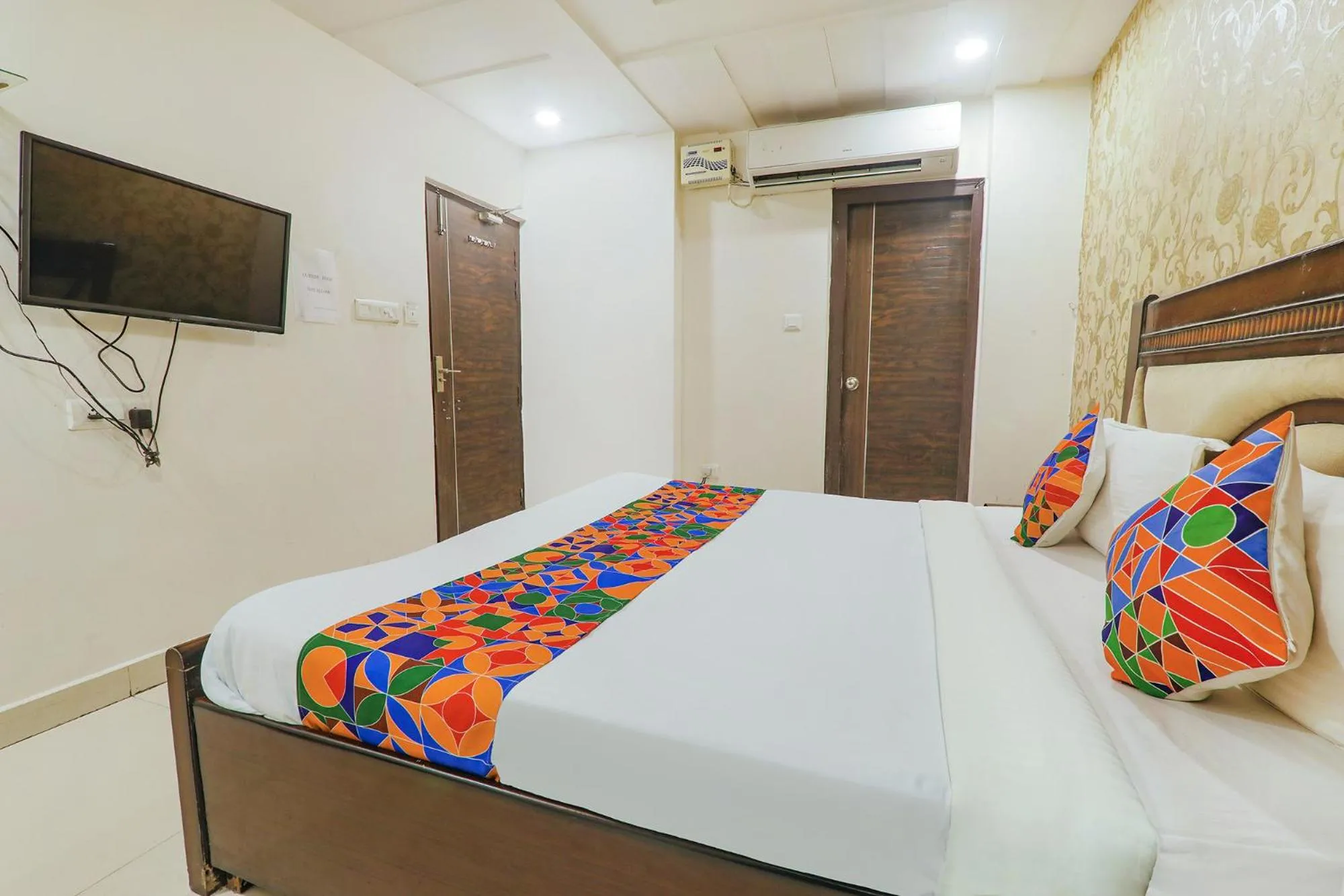 TV and multimedia in FabHotel The Villa