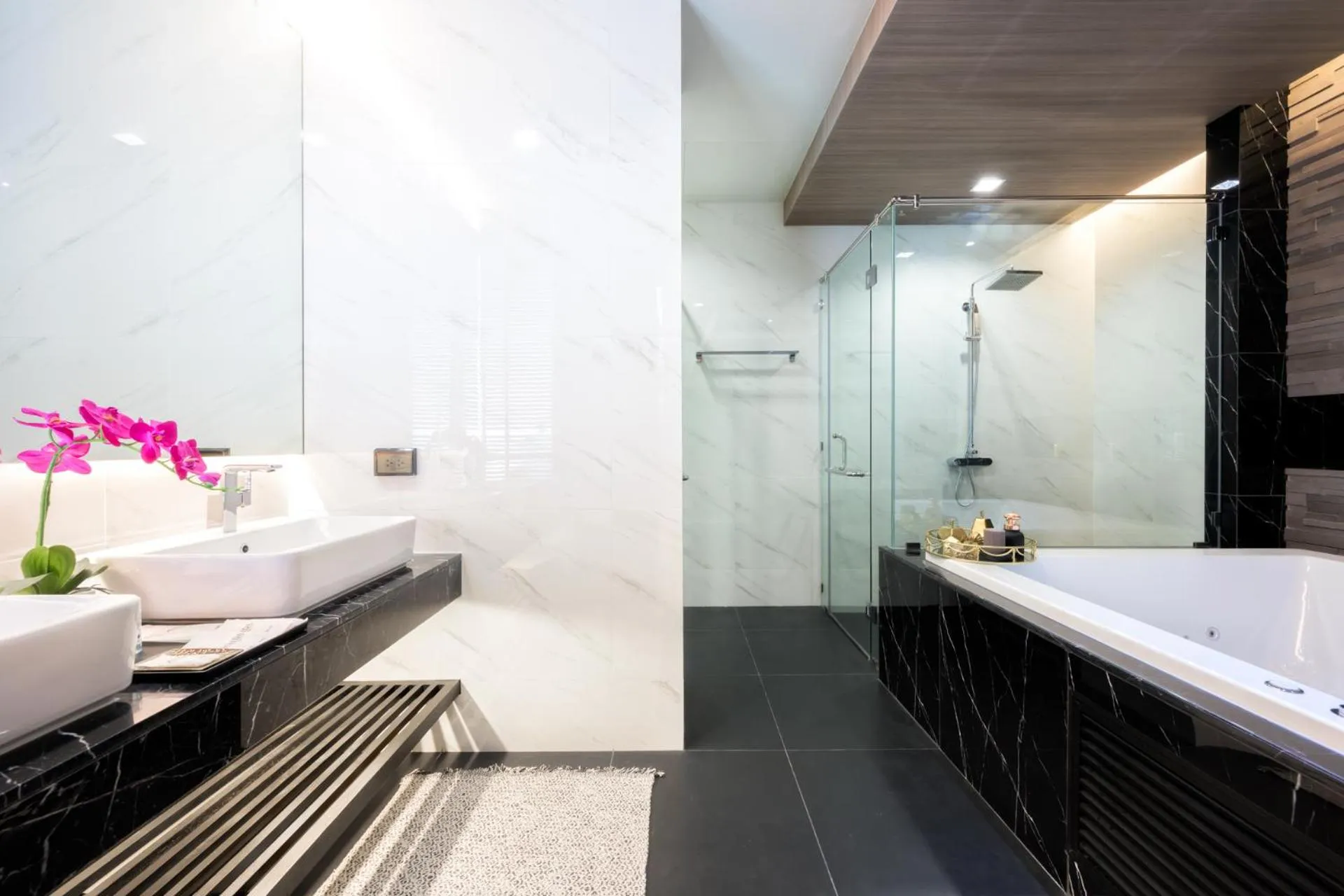 Property building in Mida Grande Resort Phuket Official Account