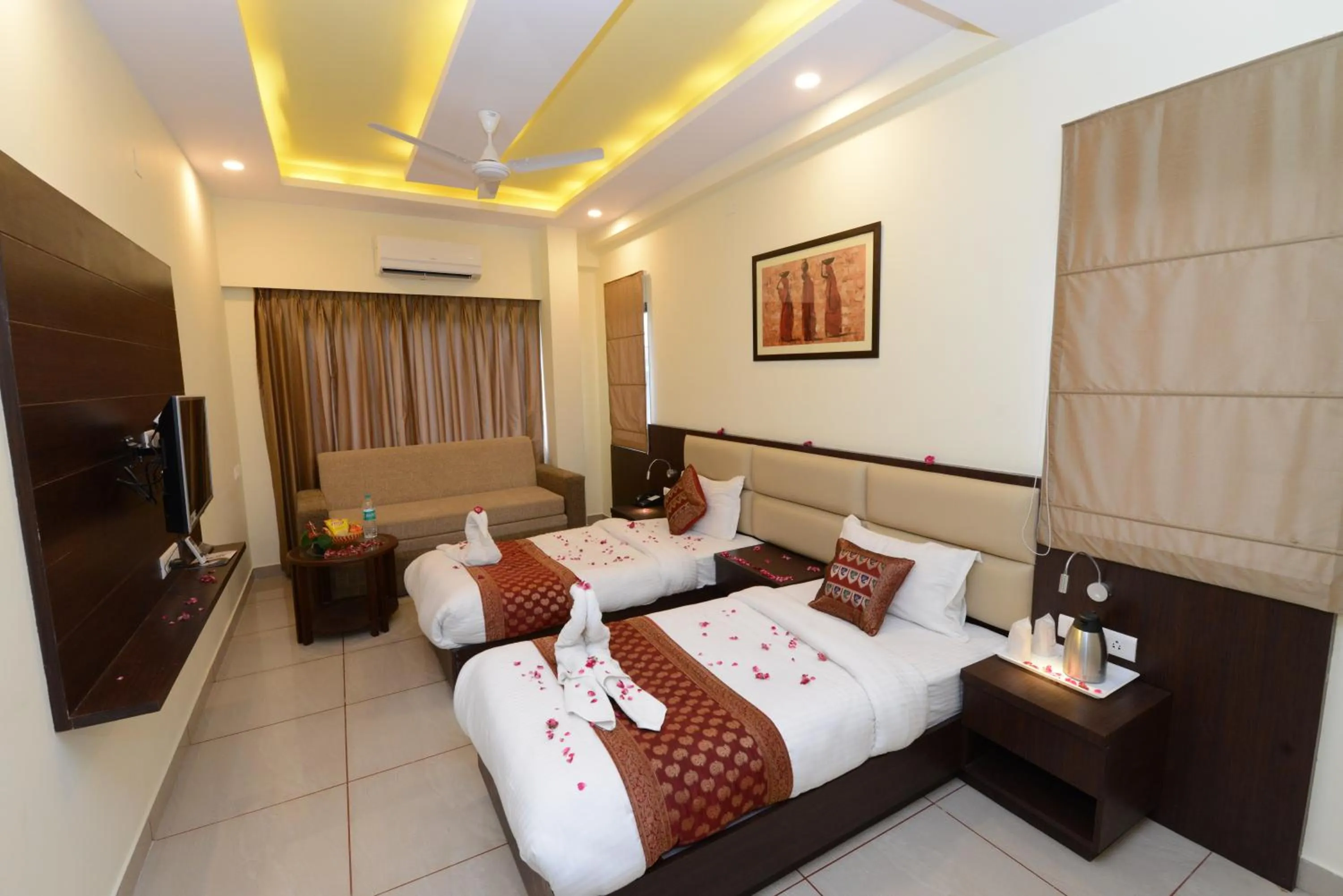 Bed in Hotel Sanobar