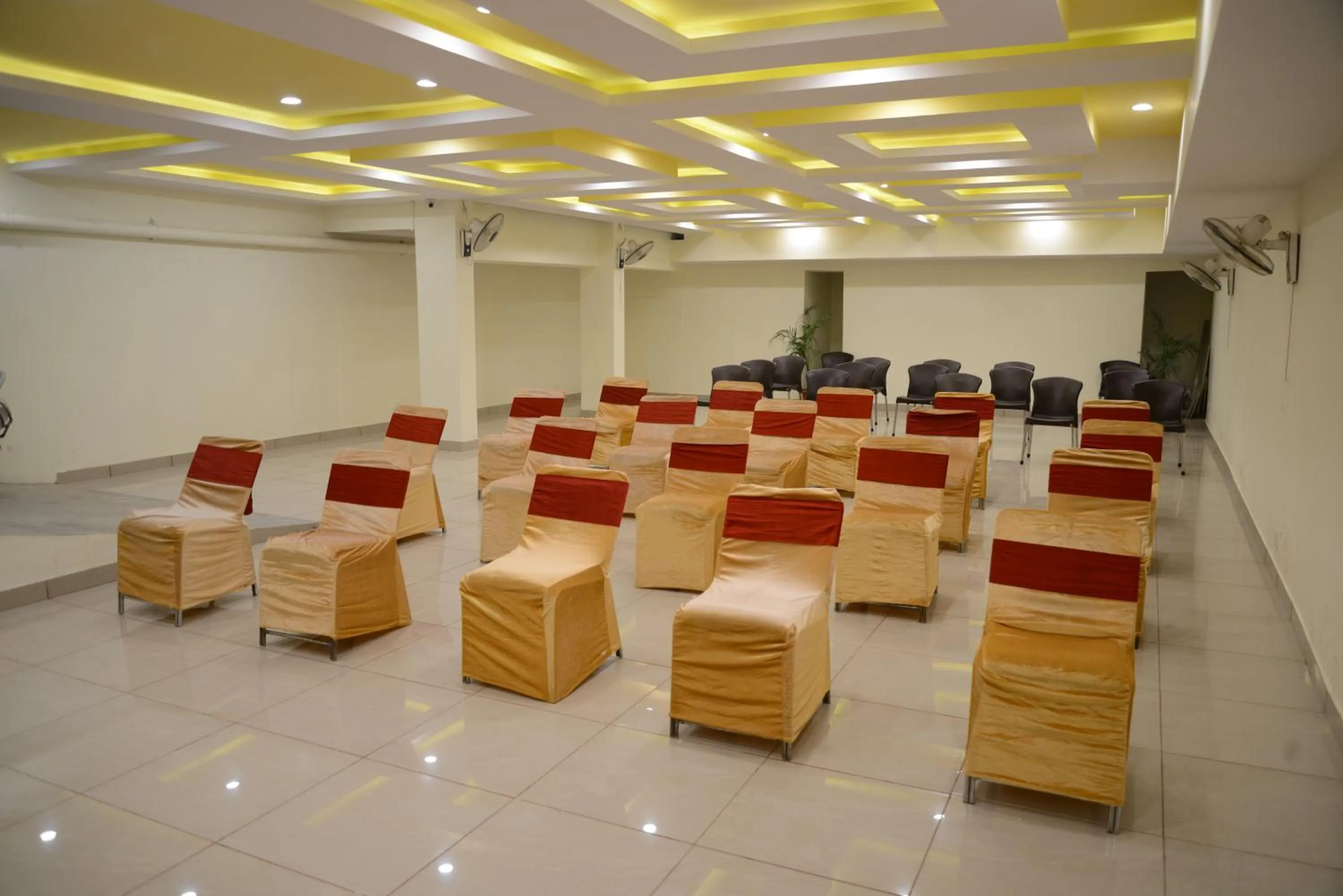 Business facilities in Hotel Sanobar