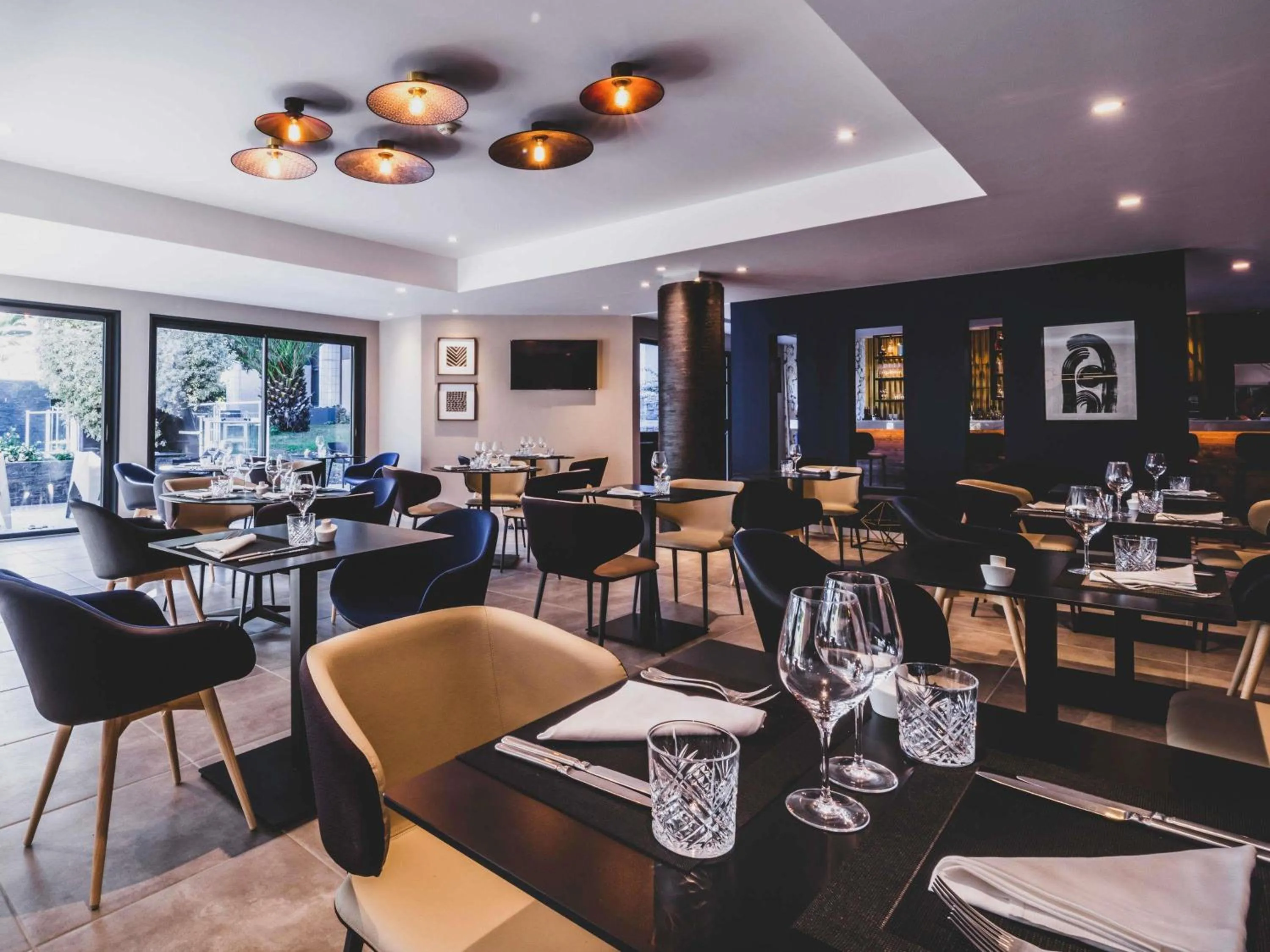 Restaurant/places to eat in Mercure Pau Palais des Sports