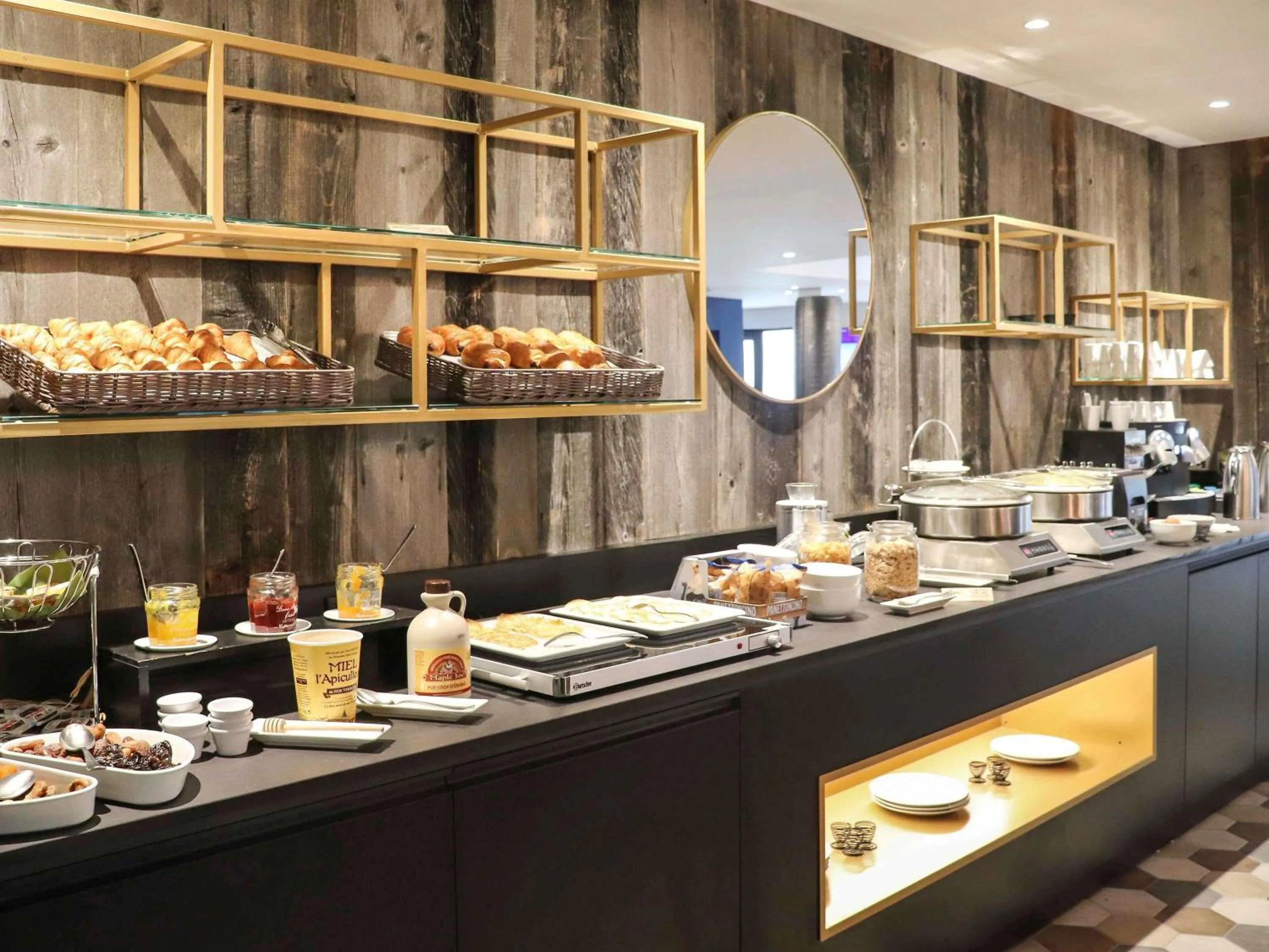 Restaurant/places to eat in Mercure Pau Palais des Sports