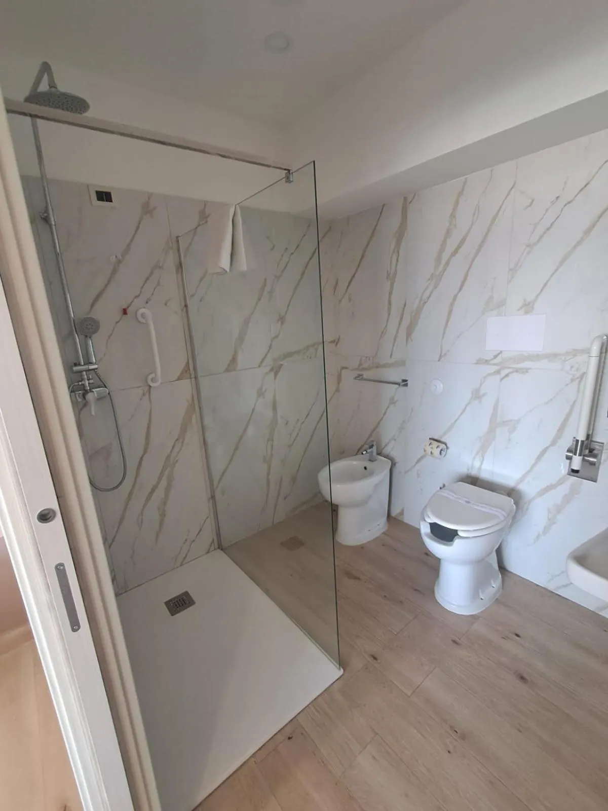 Shower in Hotel Palace Gioia Tauro