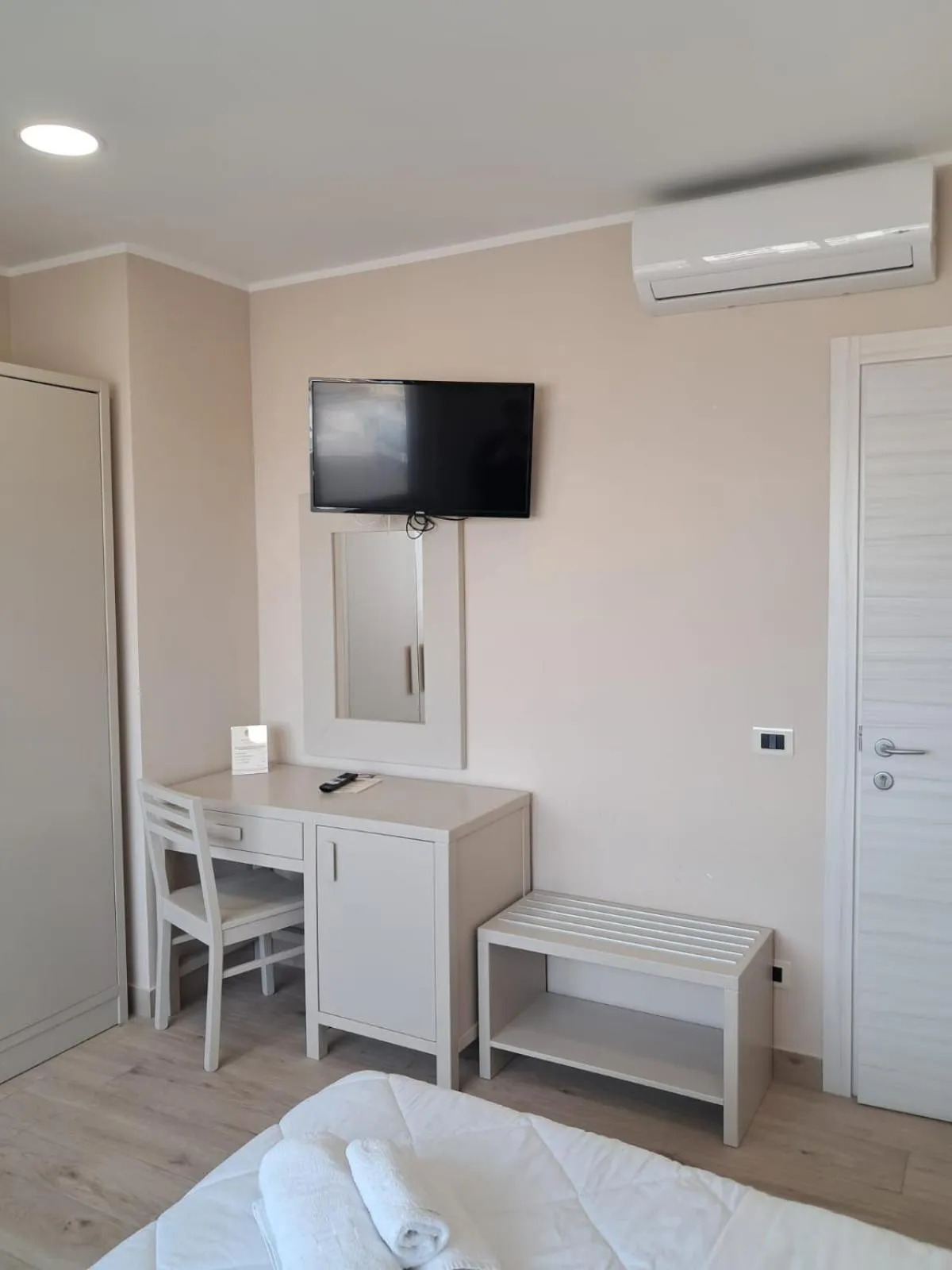 TV and multimedia, Bed in Hotel Palace Gioia Tauro