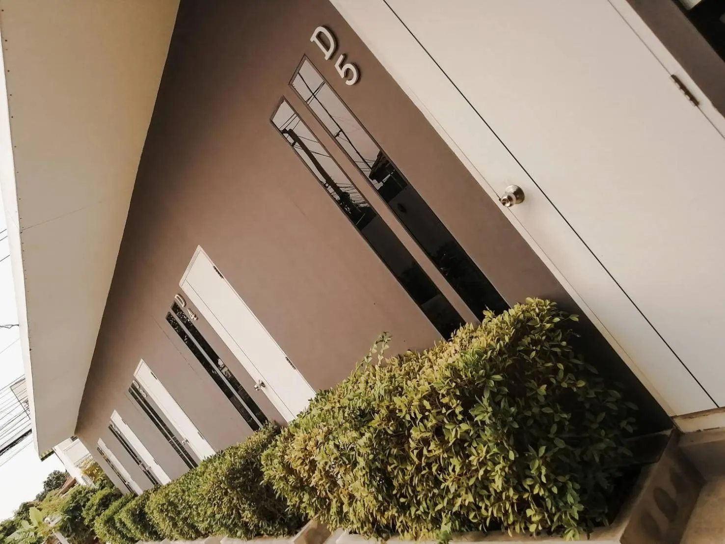 Facade/entrance in airport house