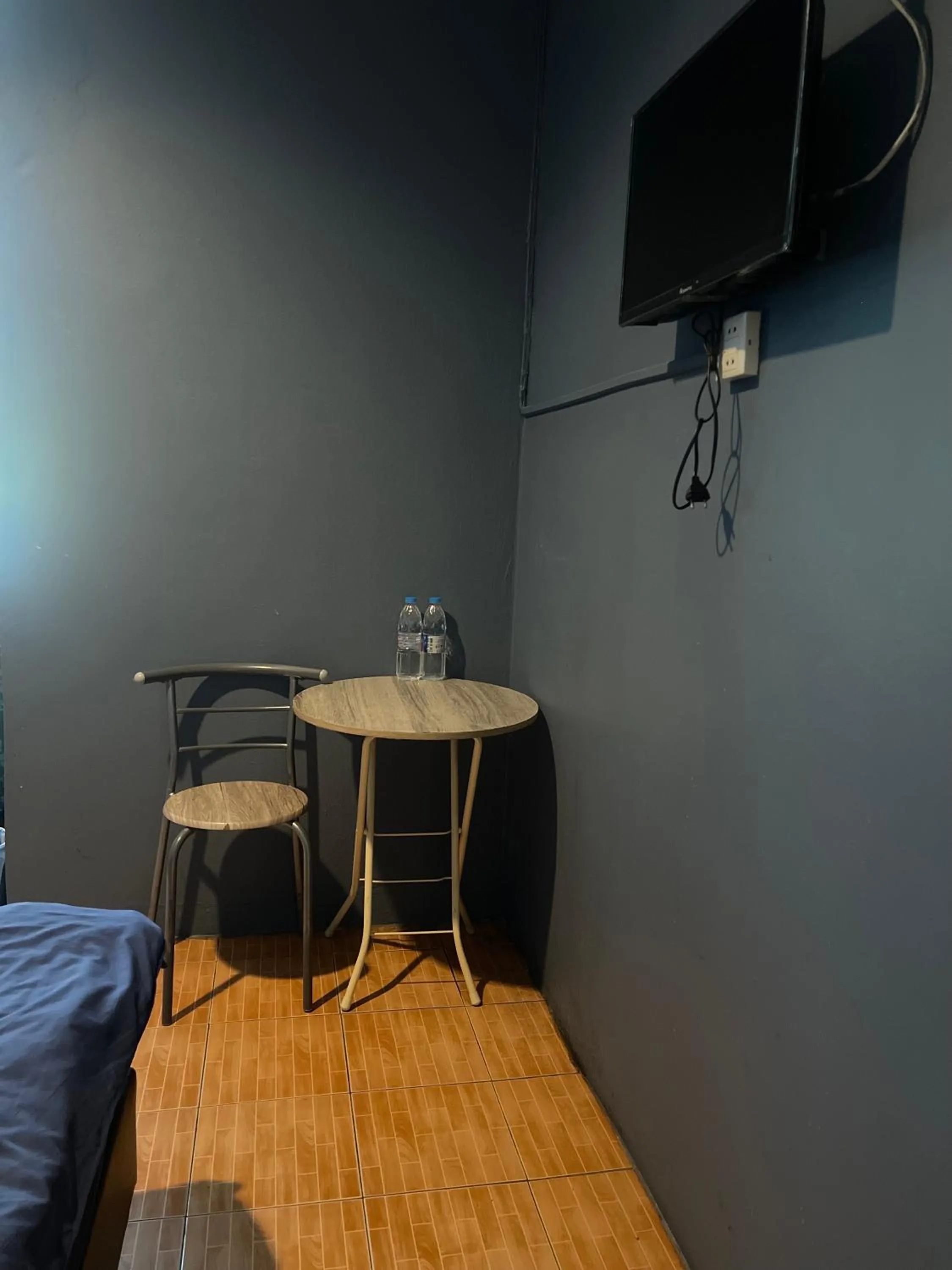 Photo of the whole room in airport house