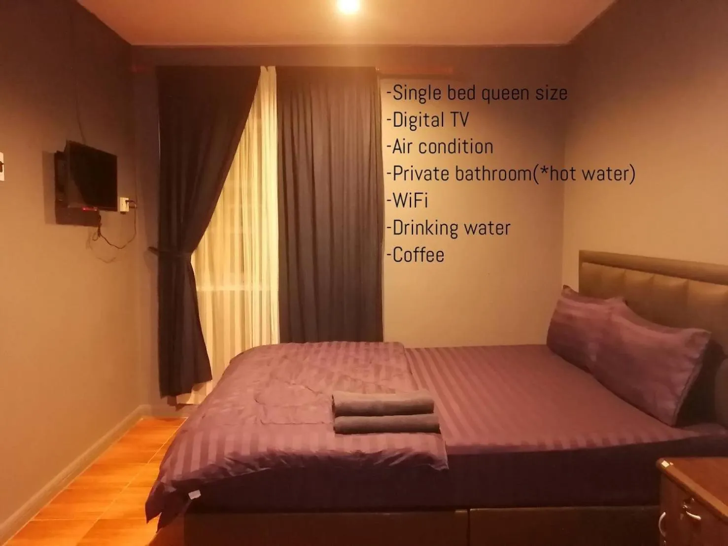 Photo of the whole room, Bed in airport house